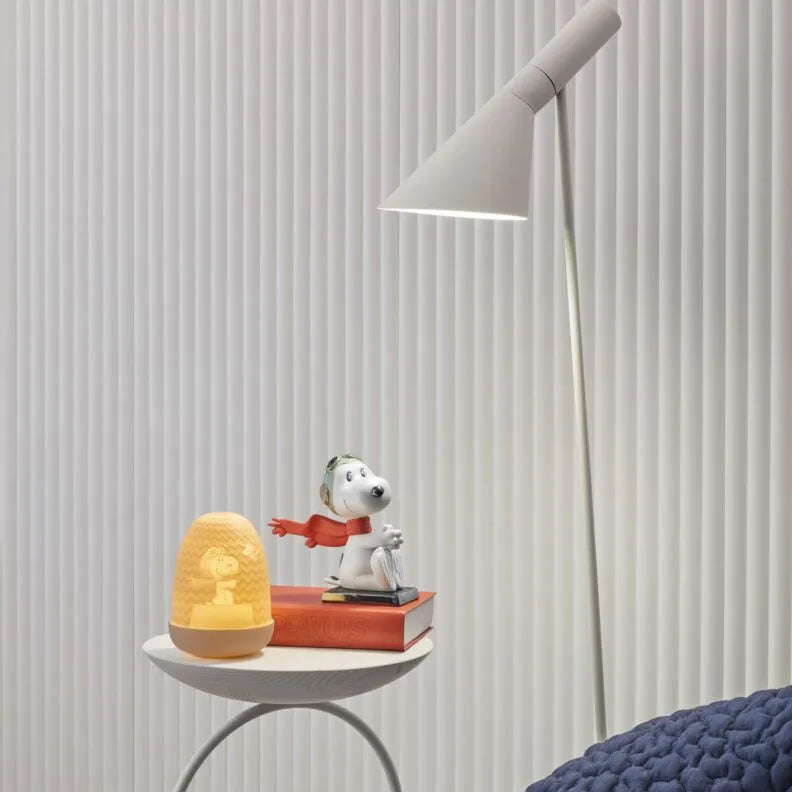 Lladró Snoopy Dome Wireless Lamp in handcrafted porcelain, from the Sulo collection, handcrafted in Valencia since 1953.