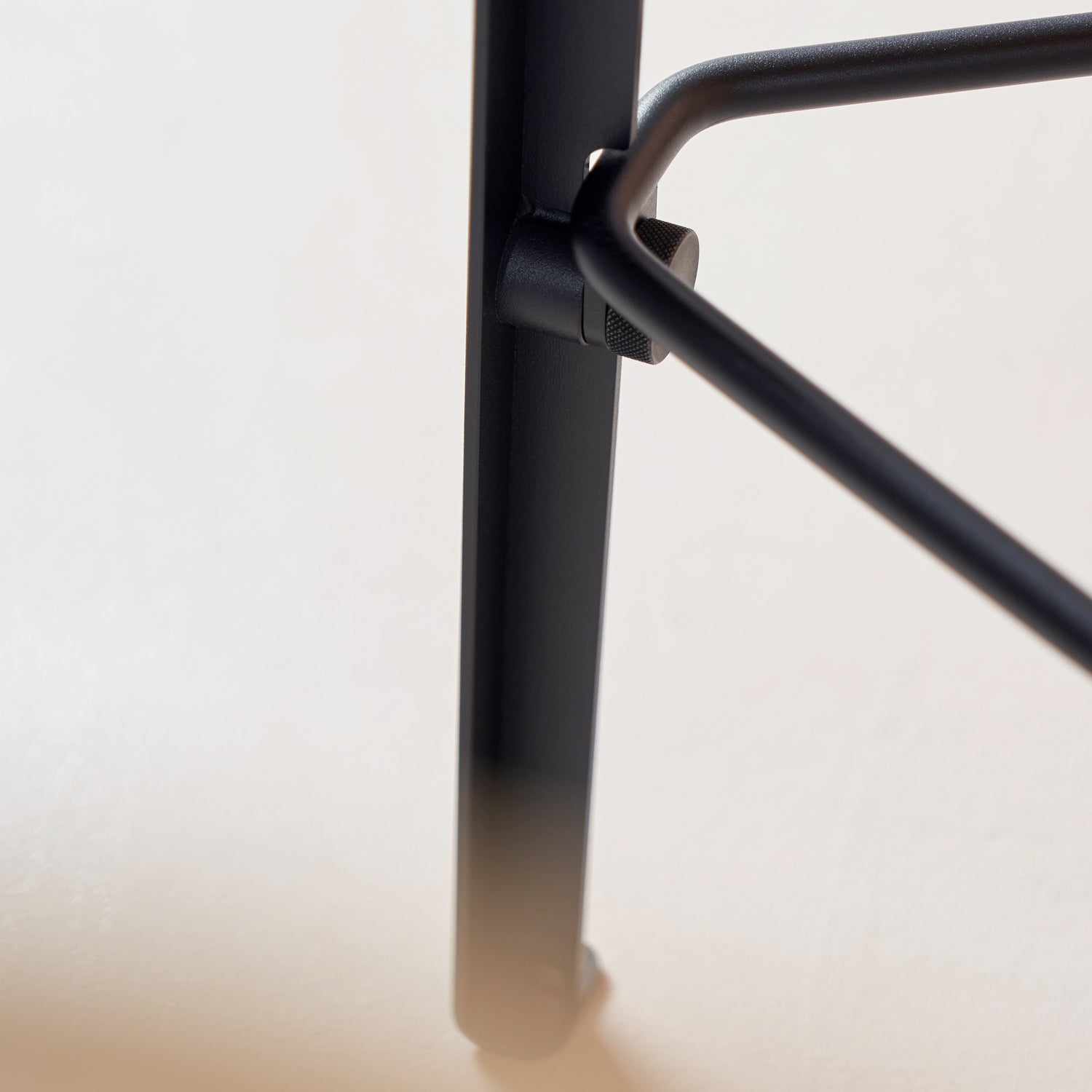 Tiptoe LOU Bar Stool