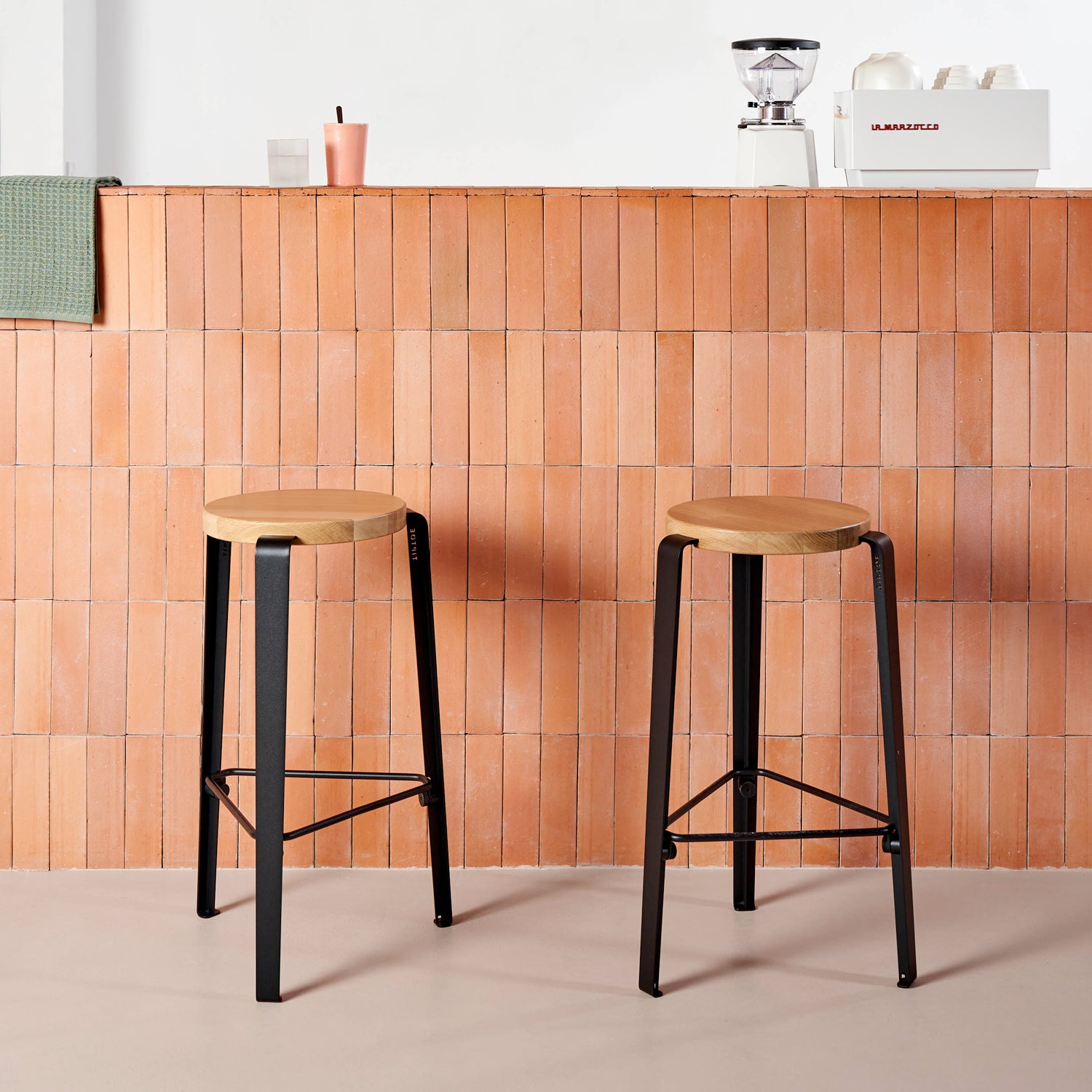 Tiptoe LOU Bar Stool