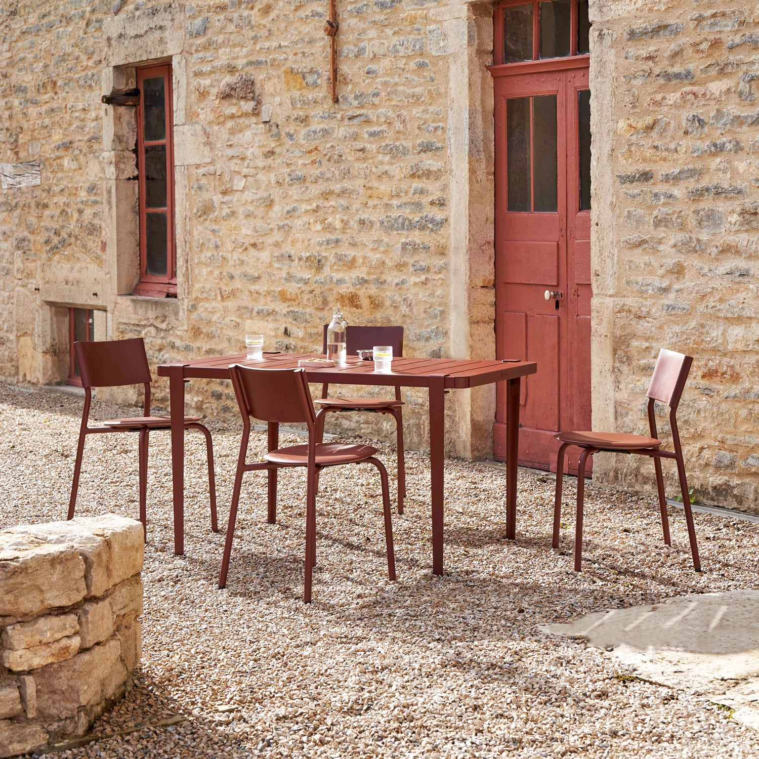 Tiptoe MIDI SSDr Outdoor Chair lifestyle photograph