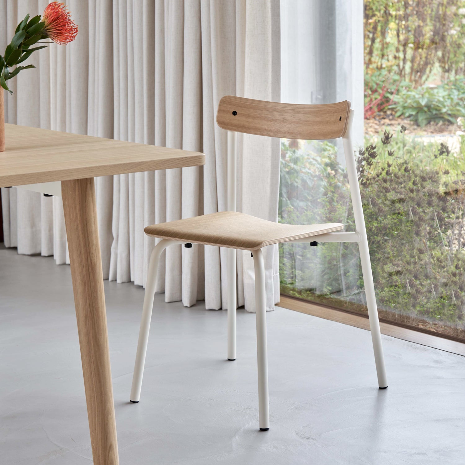 Tiptoe ETUDE Chair lifestyle photograph