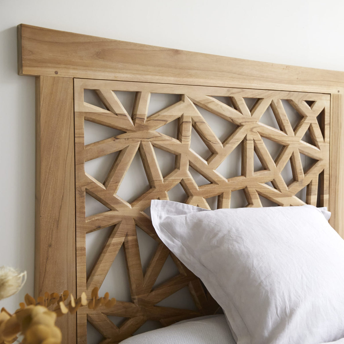 Tikamoon Gentong king size headboard in solid teak, close-up of the carved surface