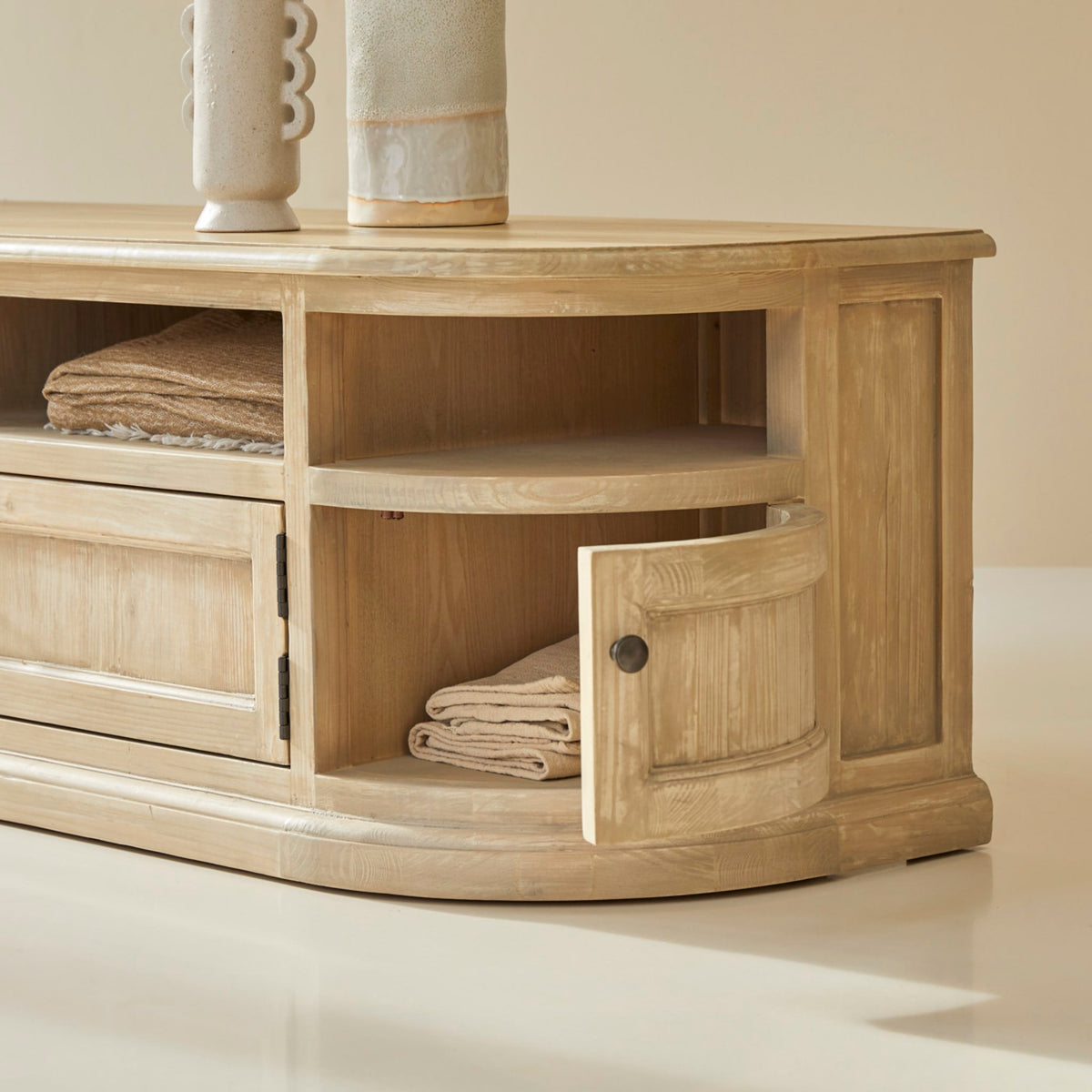 Tikamoon Celeste pine TV stand, detail of the curved metal handles