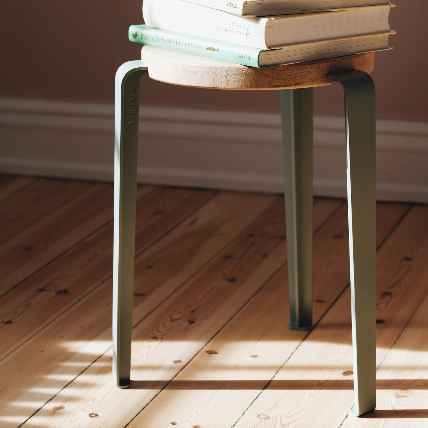 Tiptoe LOU Stool