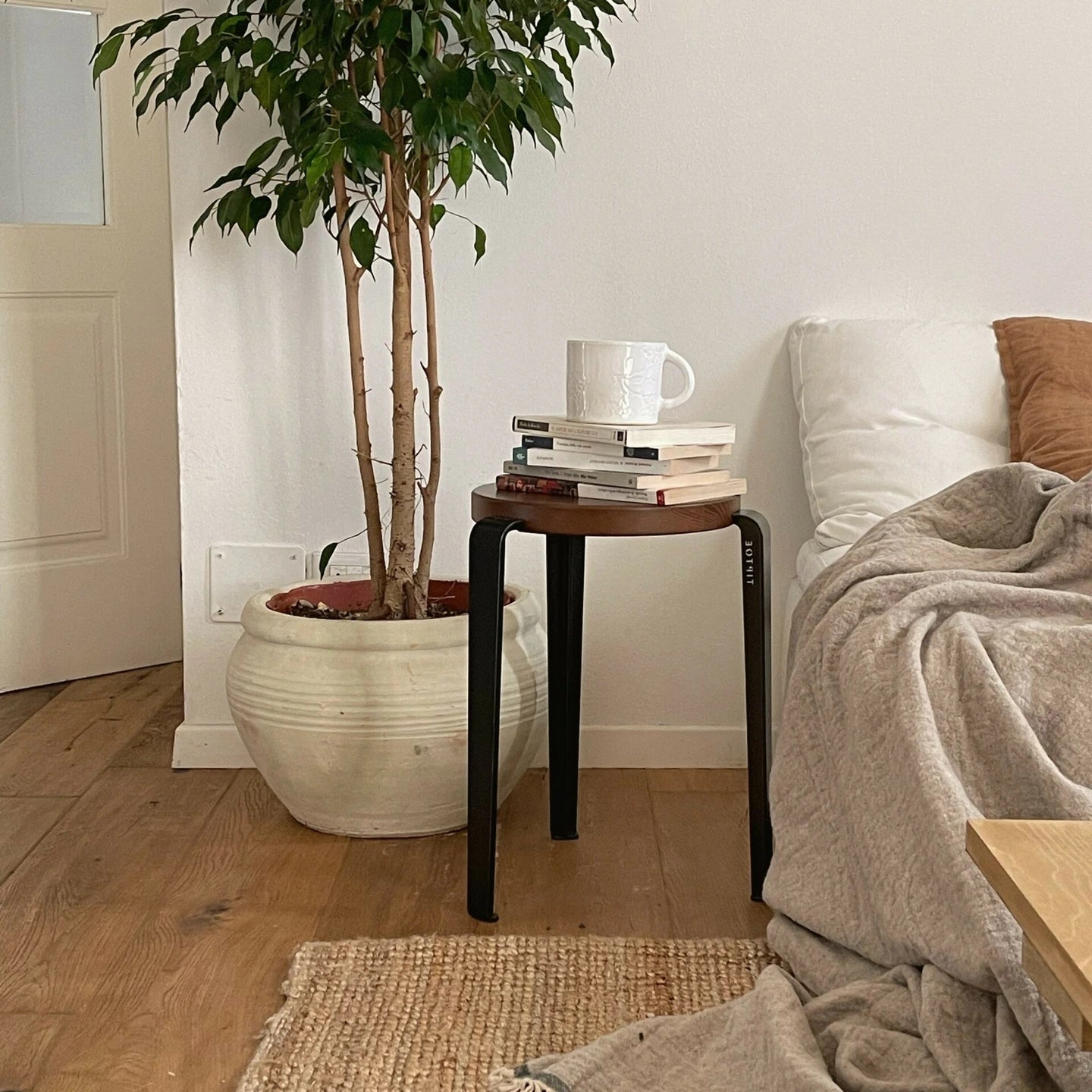 Tiptoe LOU Stool