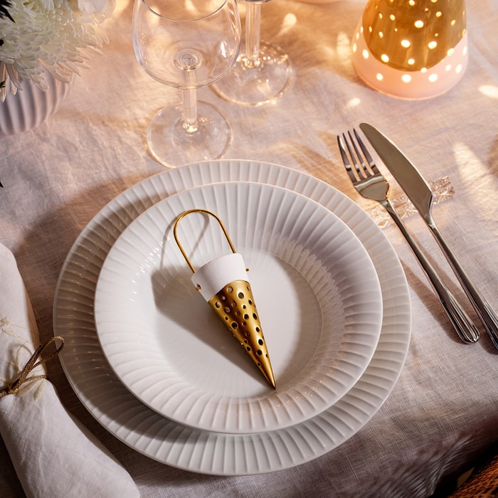 Kähler Hammershøi Plates in glazed stoneware, by Hans-Christian Bauer, B Corp certified Danish ceramic since 1839.