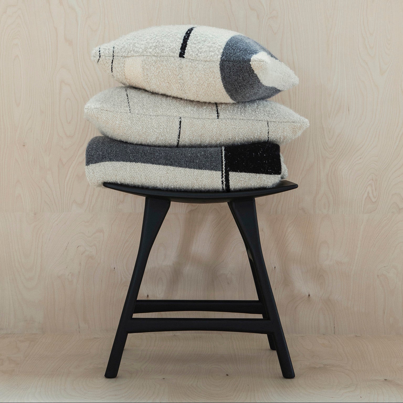 Ethnicraft Urban Throw in oak, FSC-certified solid oak