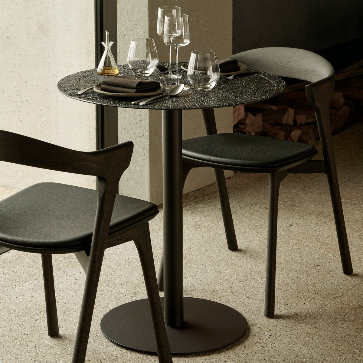 Ethnicraft Blend table in Ray Whisky, styled in a dining interior, Minerals top on Dark Bronze metal base