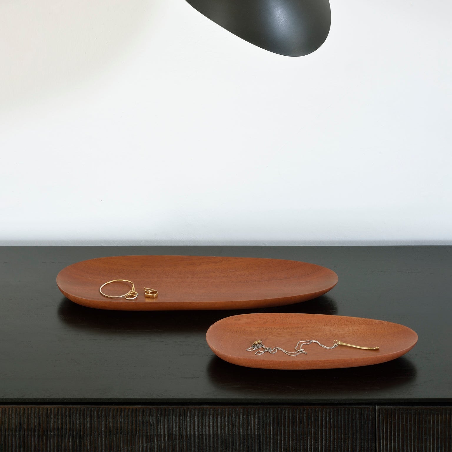 Ethnicraft Thin Oval Board Set - Mahogany in mahogany, FSC-certified solid mahogany