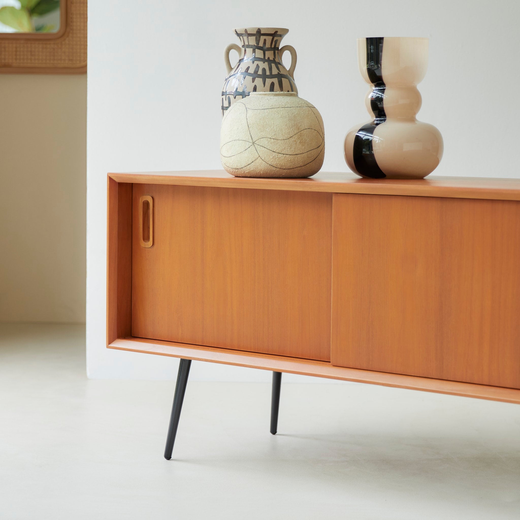 Simen mahogany TV stand, close-up of varnished wood grain