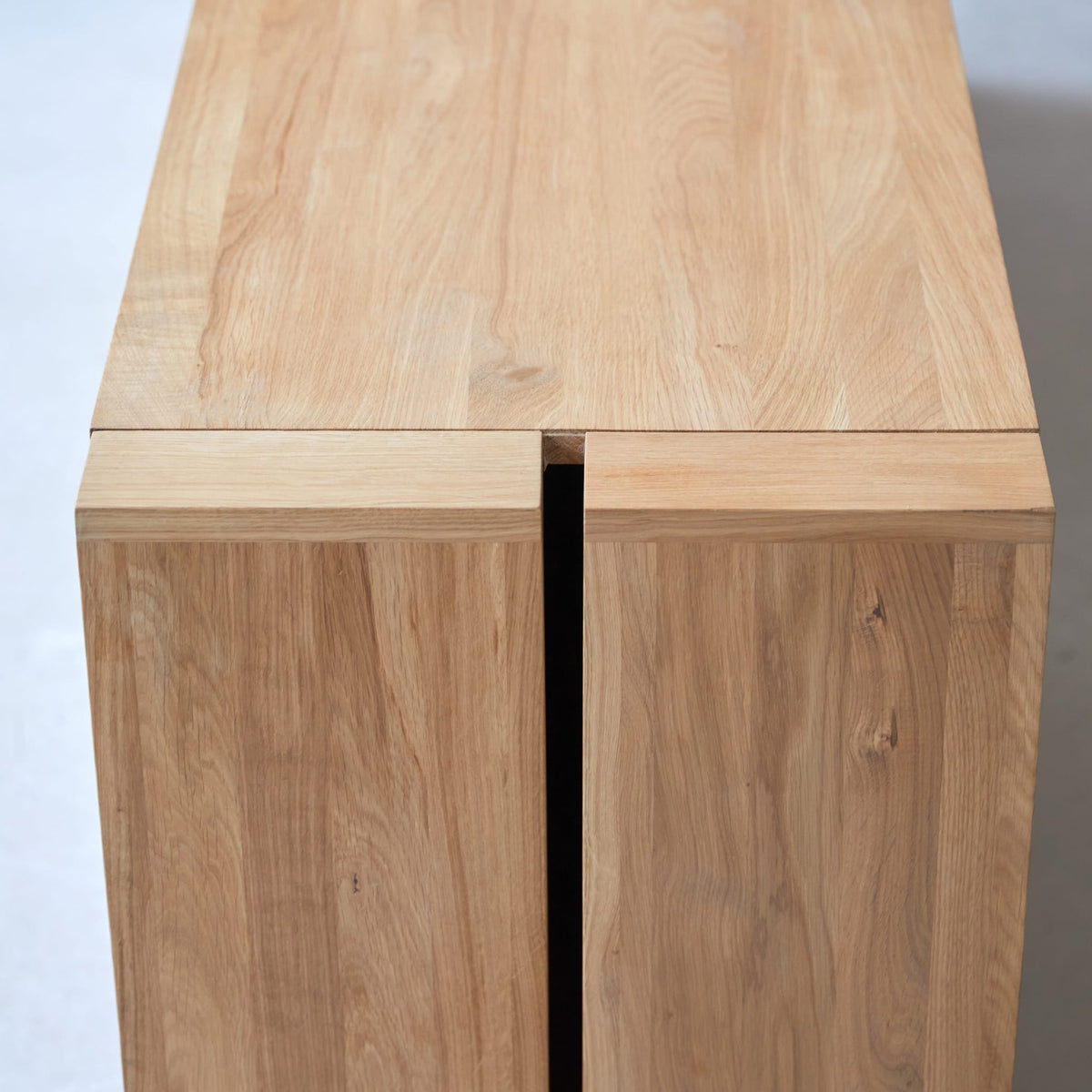 Tikamoon Eden sideboard in solid oak, close-up of the oak grain
