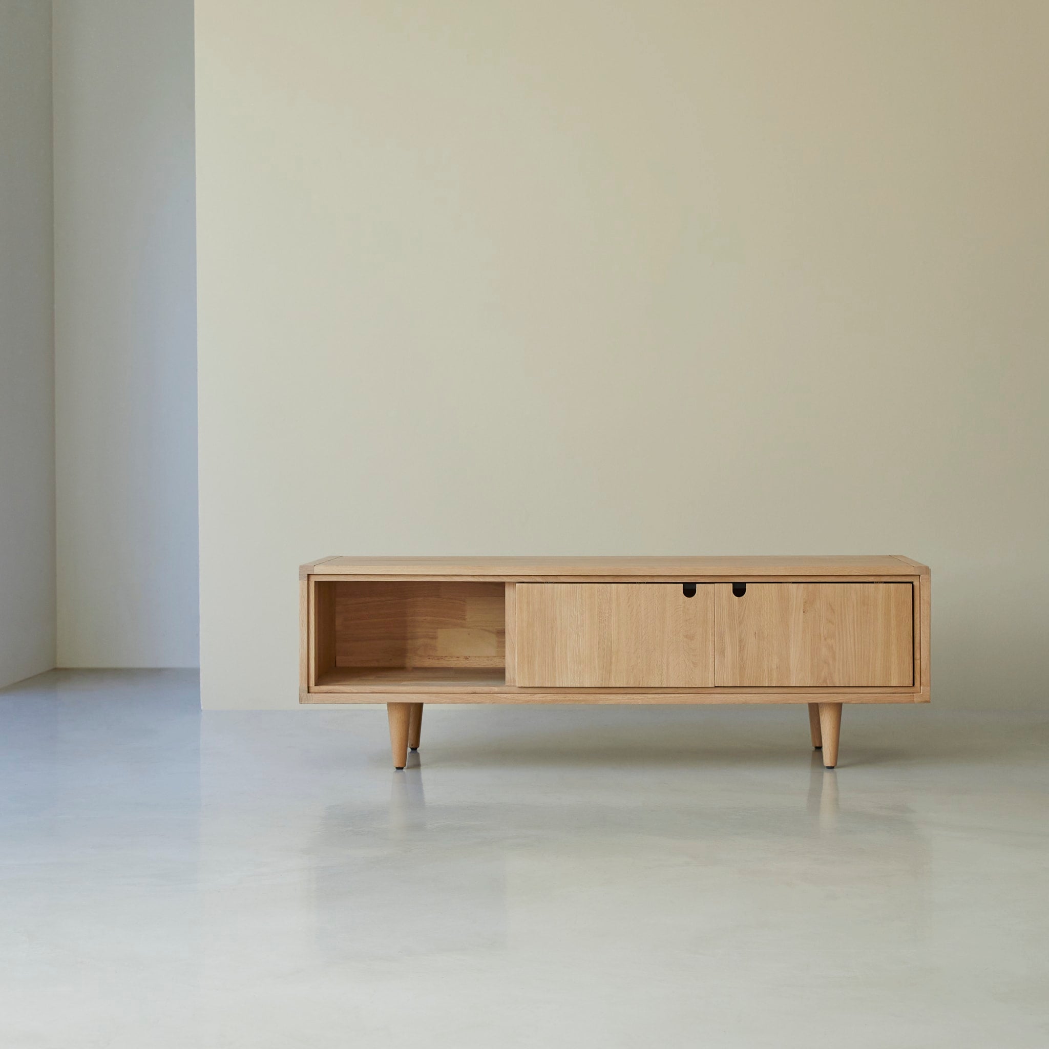 Tikamoon Jonàk TV stand in solid oak, secondary view