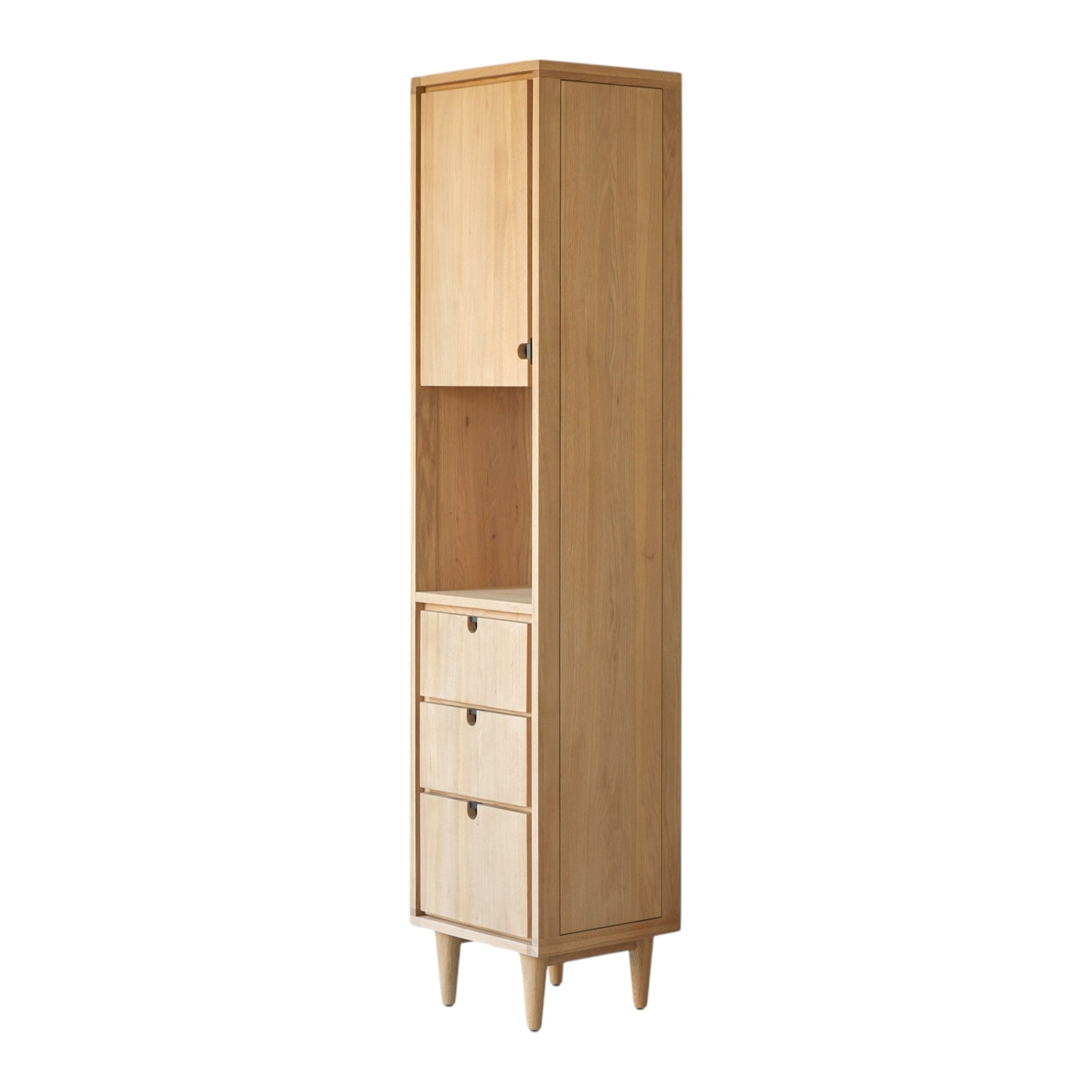 Close-up of oak wood grain on the Tikamoon Jonàk bathroom cabinet