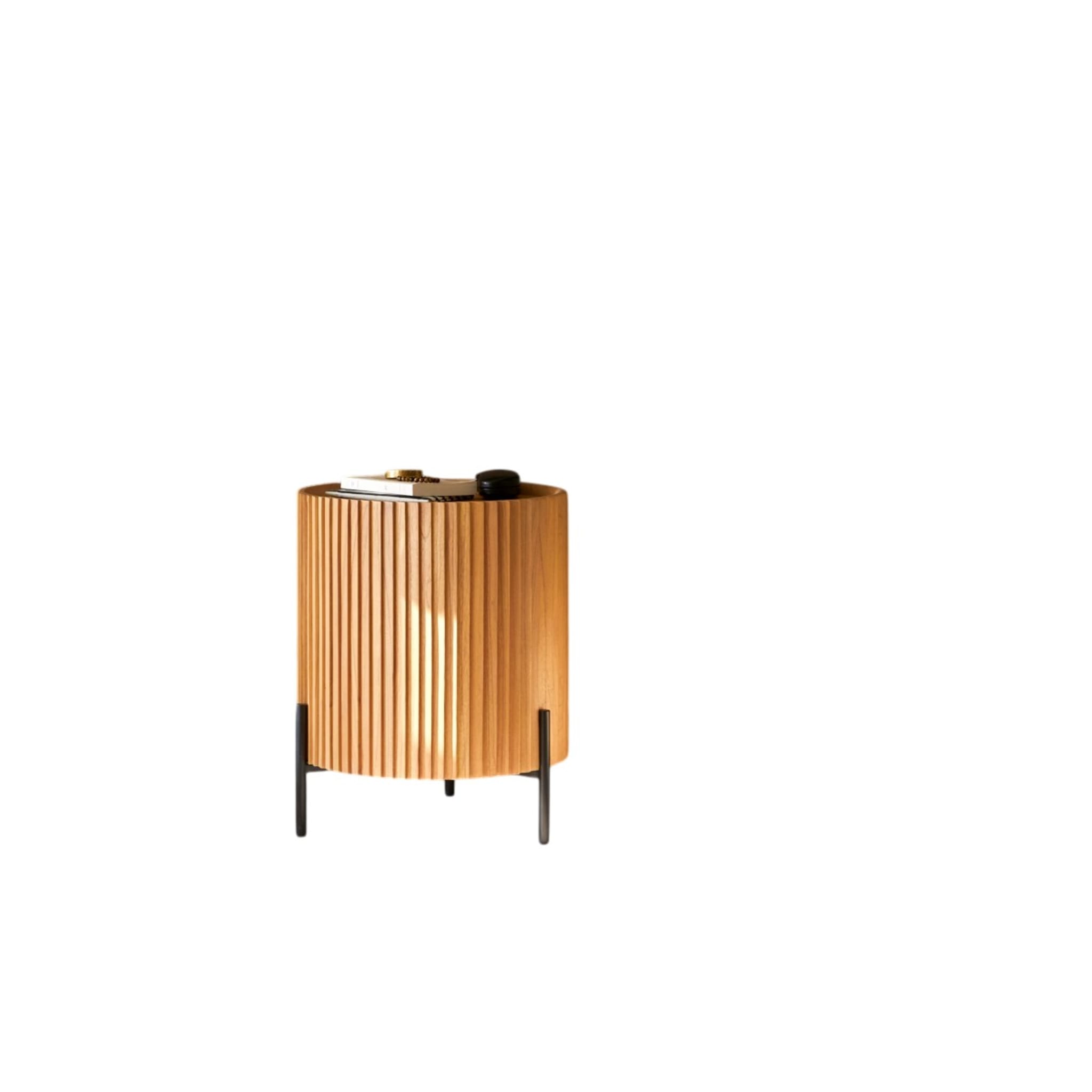 Close-up of mindi wood grain on the Tikamoon Lou Art Deco side table