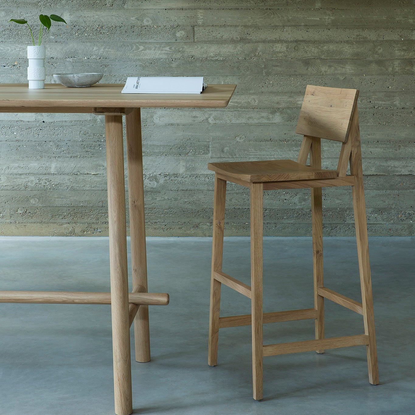 Ethnicraft N4 Bar Stool in oak, FSC-certified solid oak