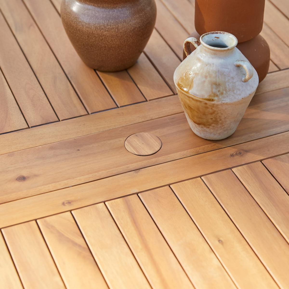 Tikamoon Capri rectangular garden dining set in solid acacia, detail of the slatted tabletop