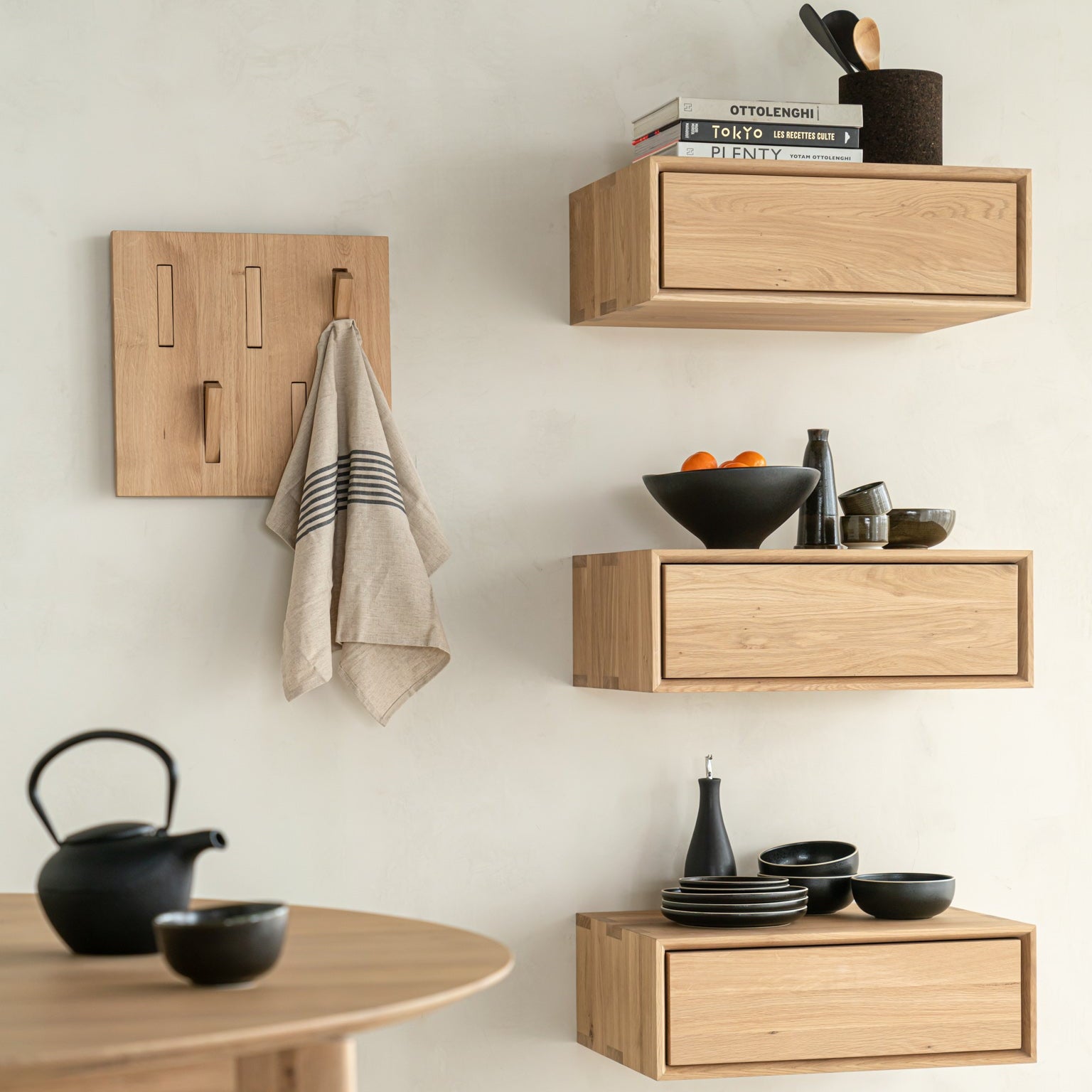 Ethnicraft Utilitile Square Wall Hanger in oak, FSC-certified solid oak