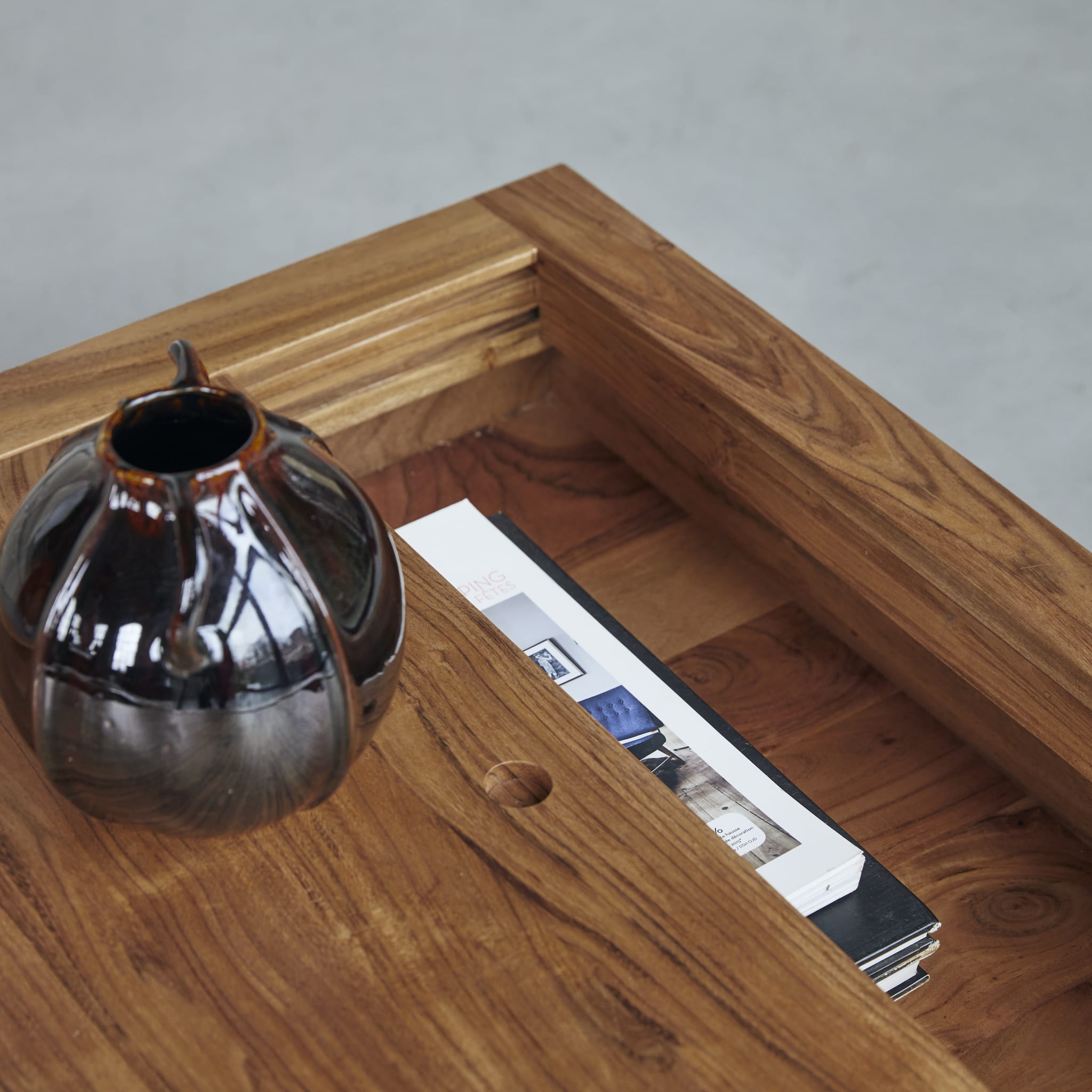 Bonnie acacia coffee table, close-up of golden wood grain