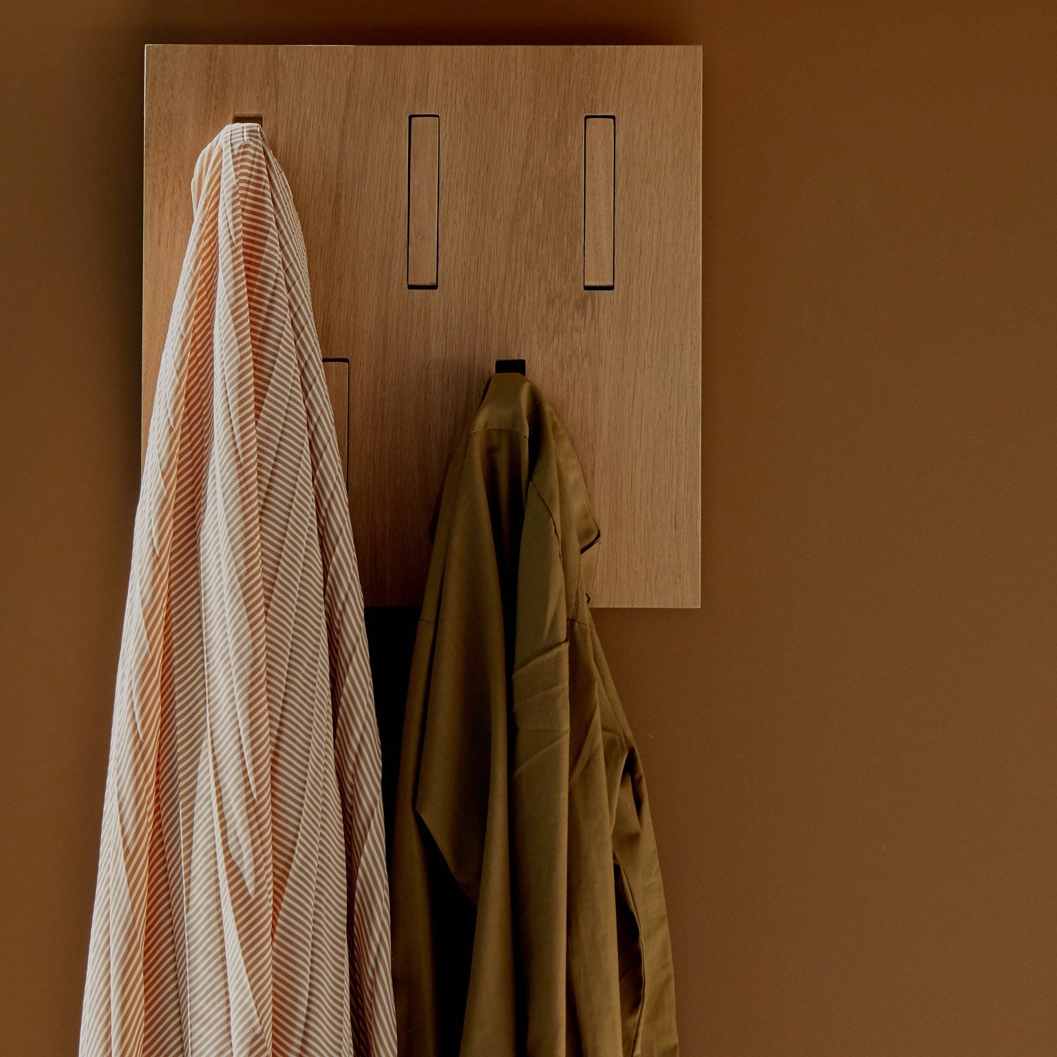 Ethnicraft Utilitile Square Wall Hanger in oak, FSC-certified solid oak