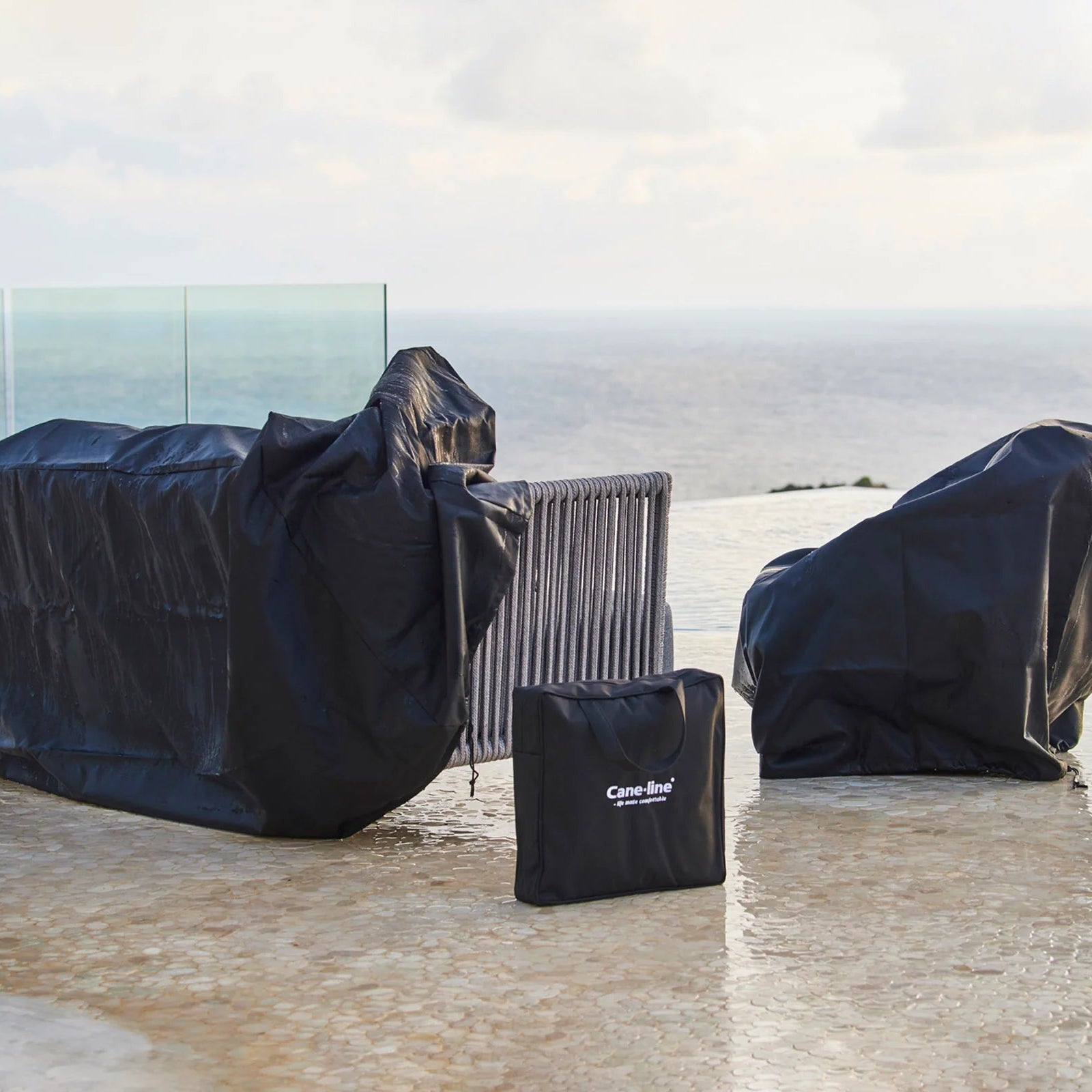 Cover 12 - 68×35"x37"