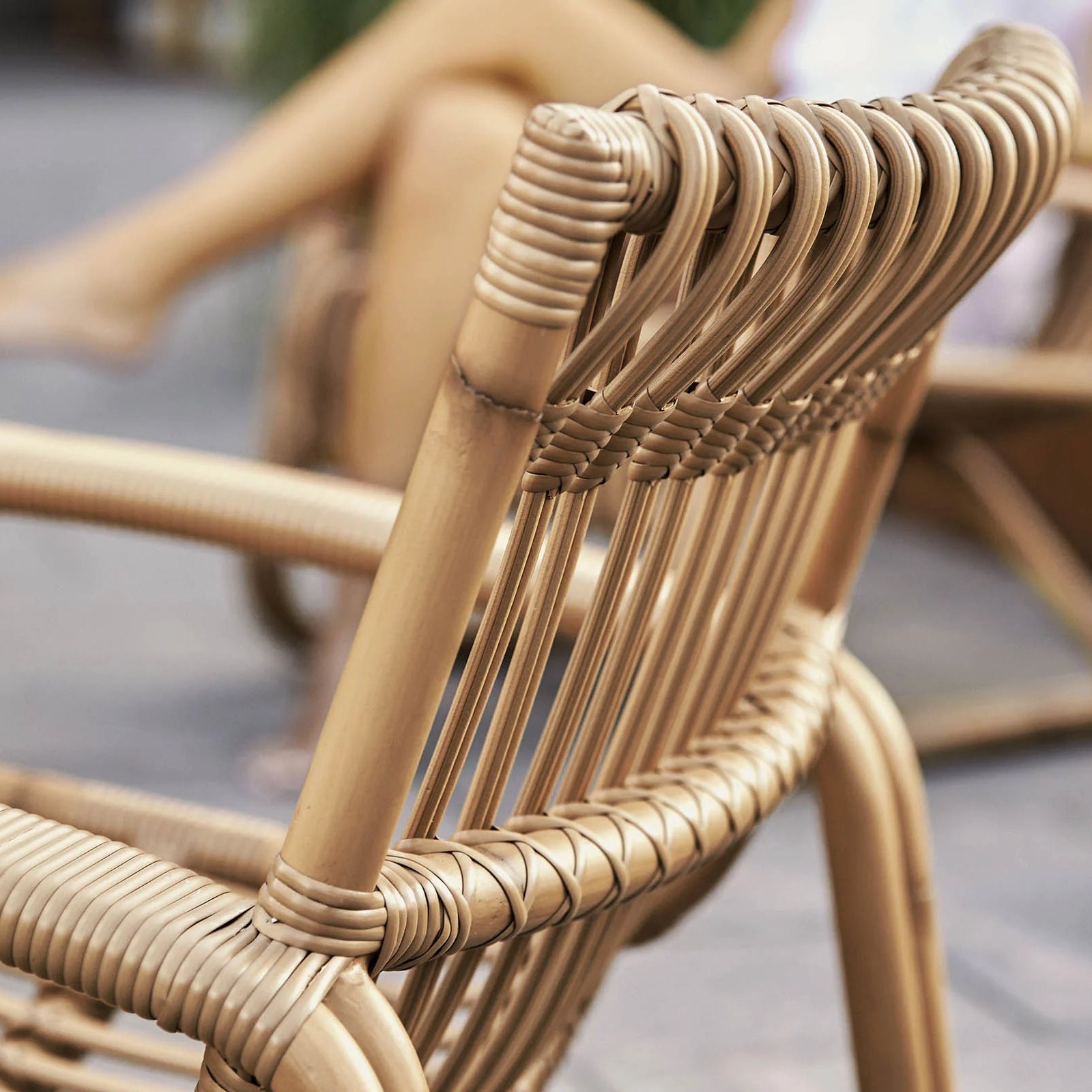 Curve Outdoor Lounge Chair