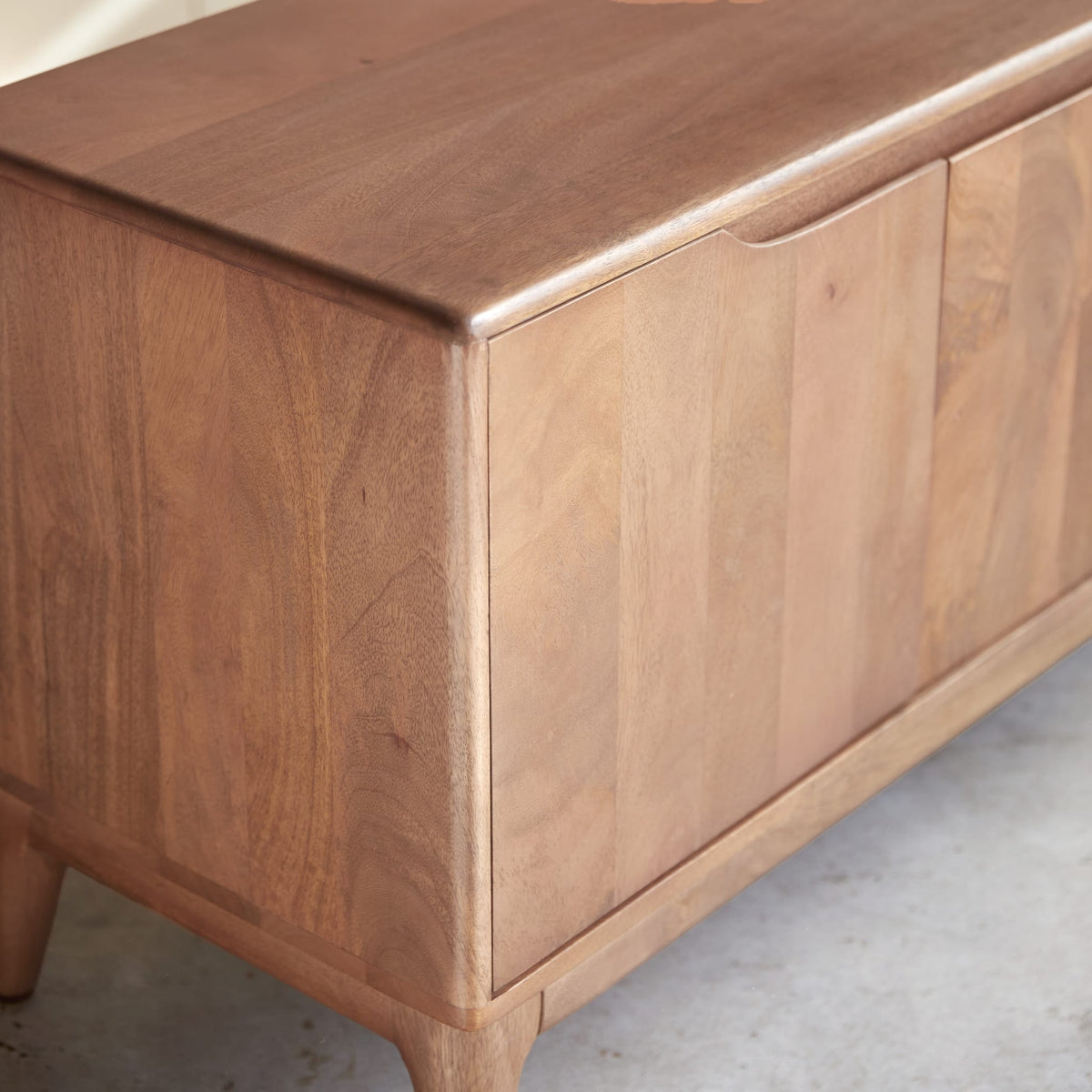 Tikamoon Gabrielle mango wood TV stand, view of the top surface