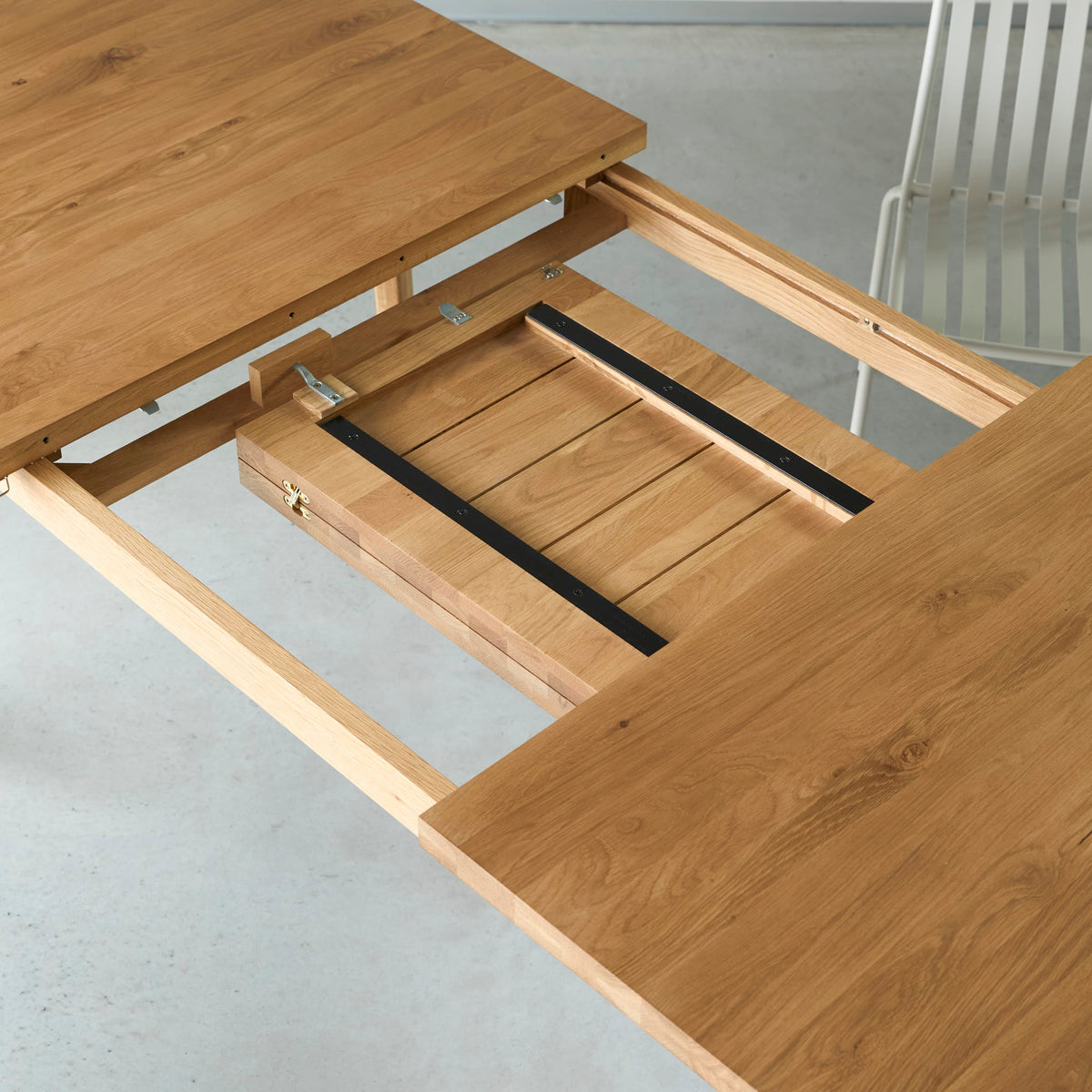 Tikamoon Maia oak dining table, close-up of the table edge