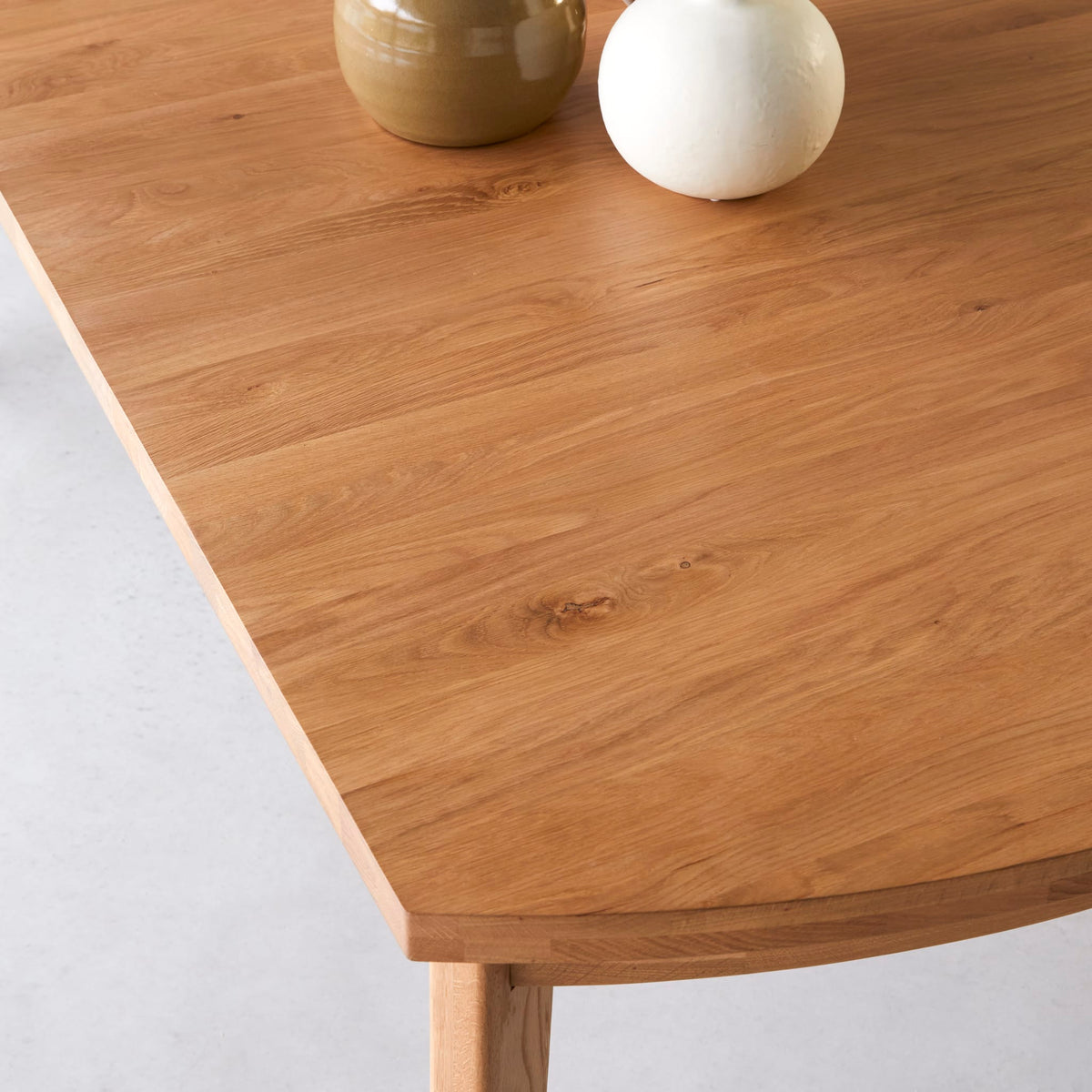 Tikamoon Maia oak dining table, side view