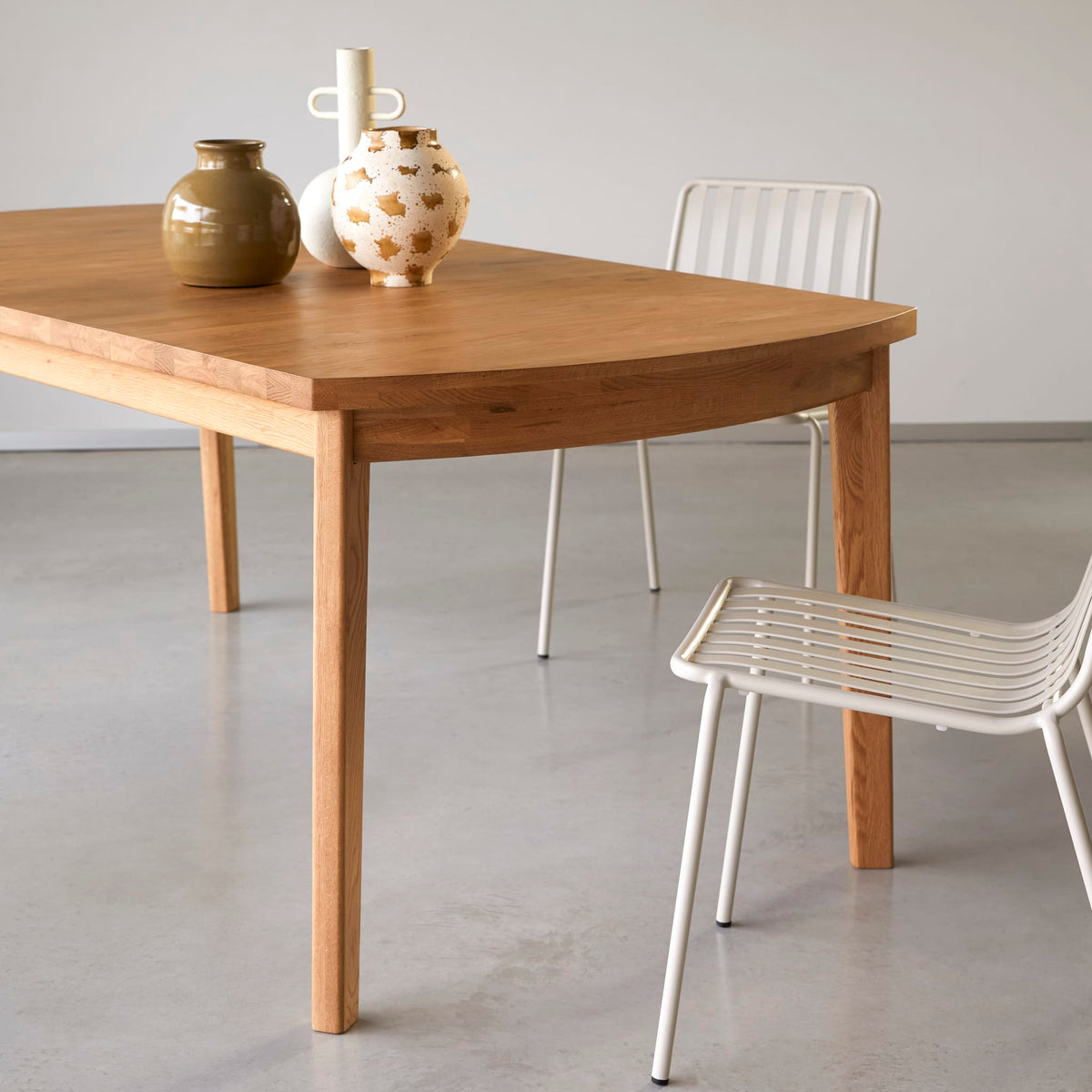 Tikamoon Maia oak dining table, front view of the top