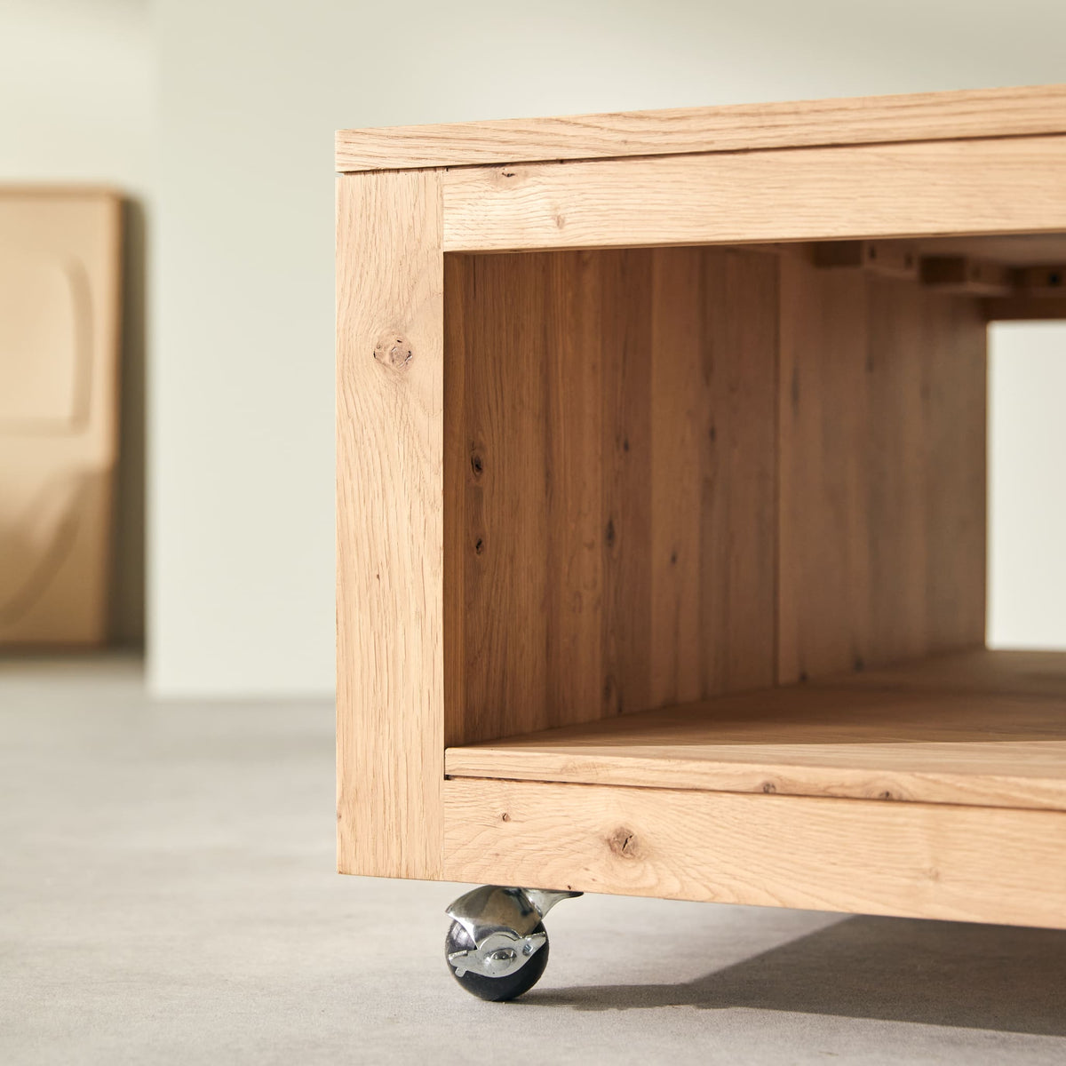 Tikamoon Anoa oak coffee table, close-up of the grain on the top