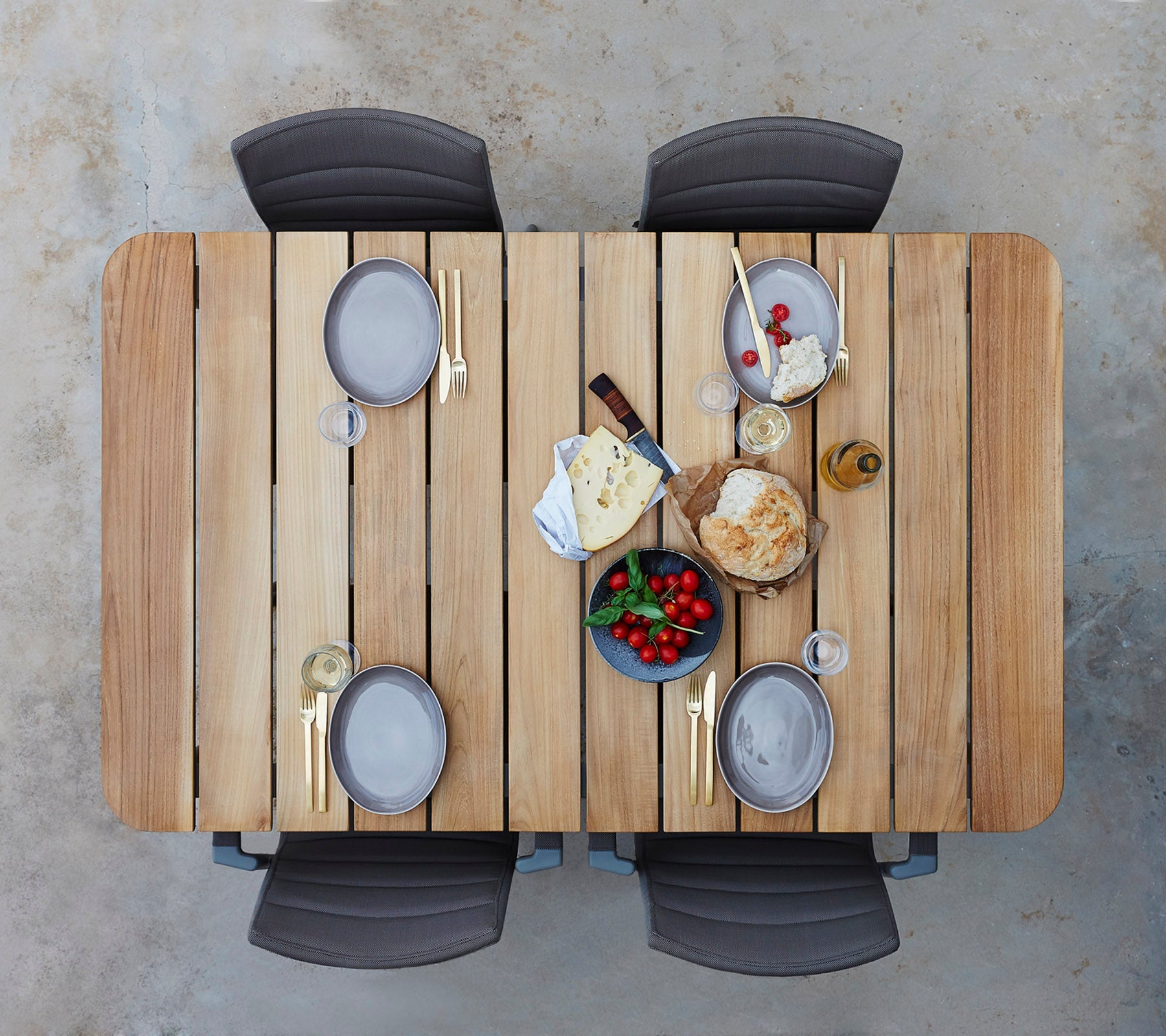 Core Dining Table