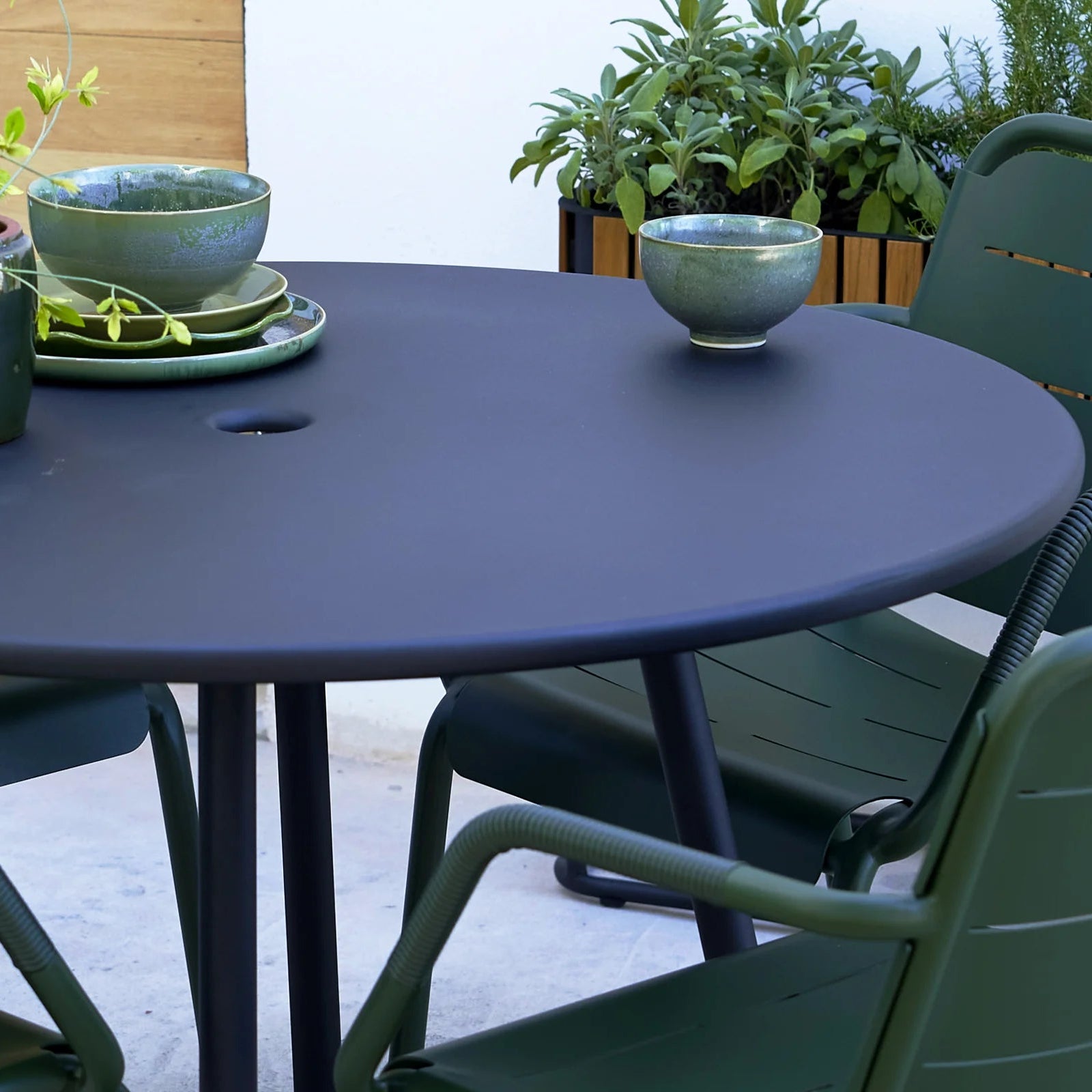 Area Round Dining Table