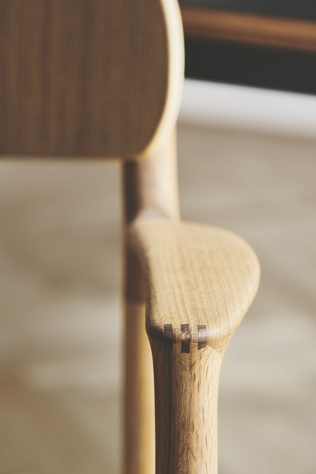 Detail of Bent Hansen Asger Dining Chair showing the armrest joint