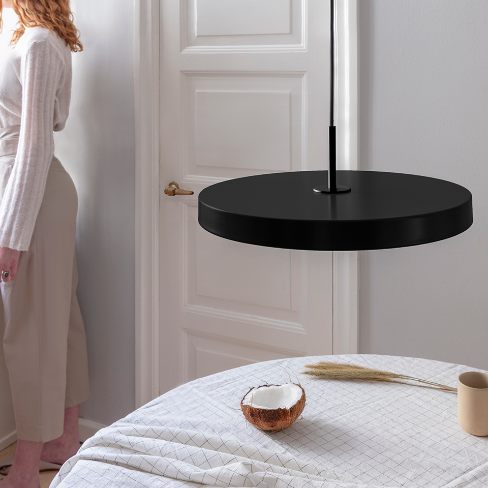 UMAGE Asteria Medium Pendant Lamp, Black Details