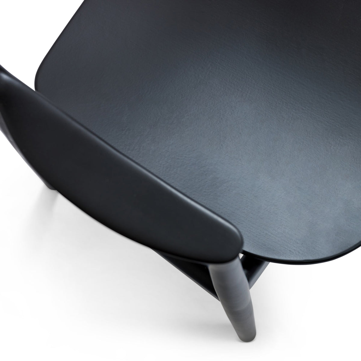 Detail of Bent Hansen Asger Dining Chair showing the black-painted seat and frame