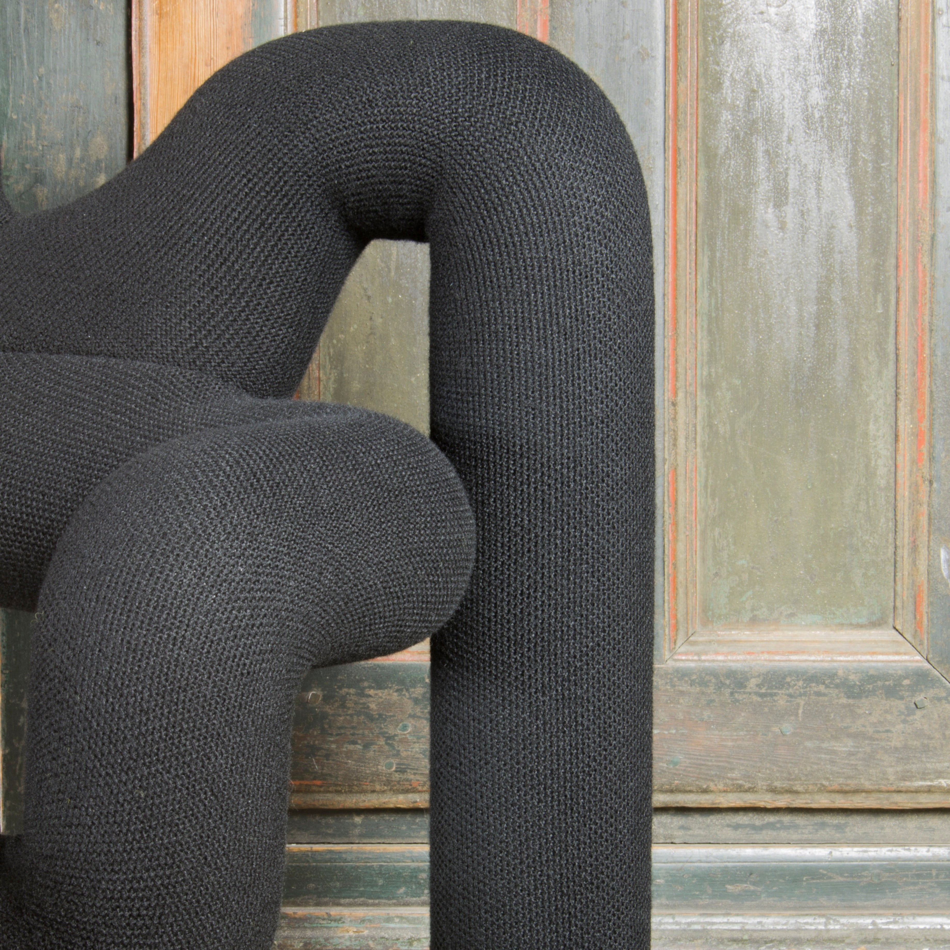 Varier Ekstrem Lounge Chair in Black, Norwegian ergonomic lounge designed by Peter Opsvik