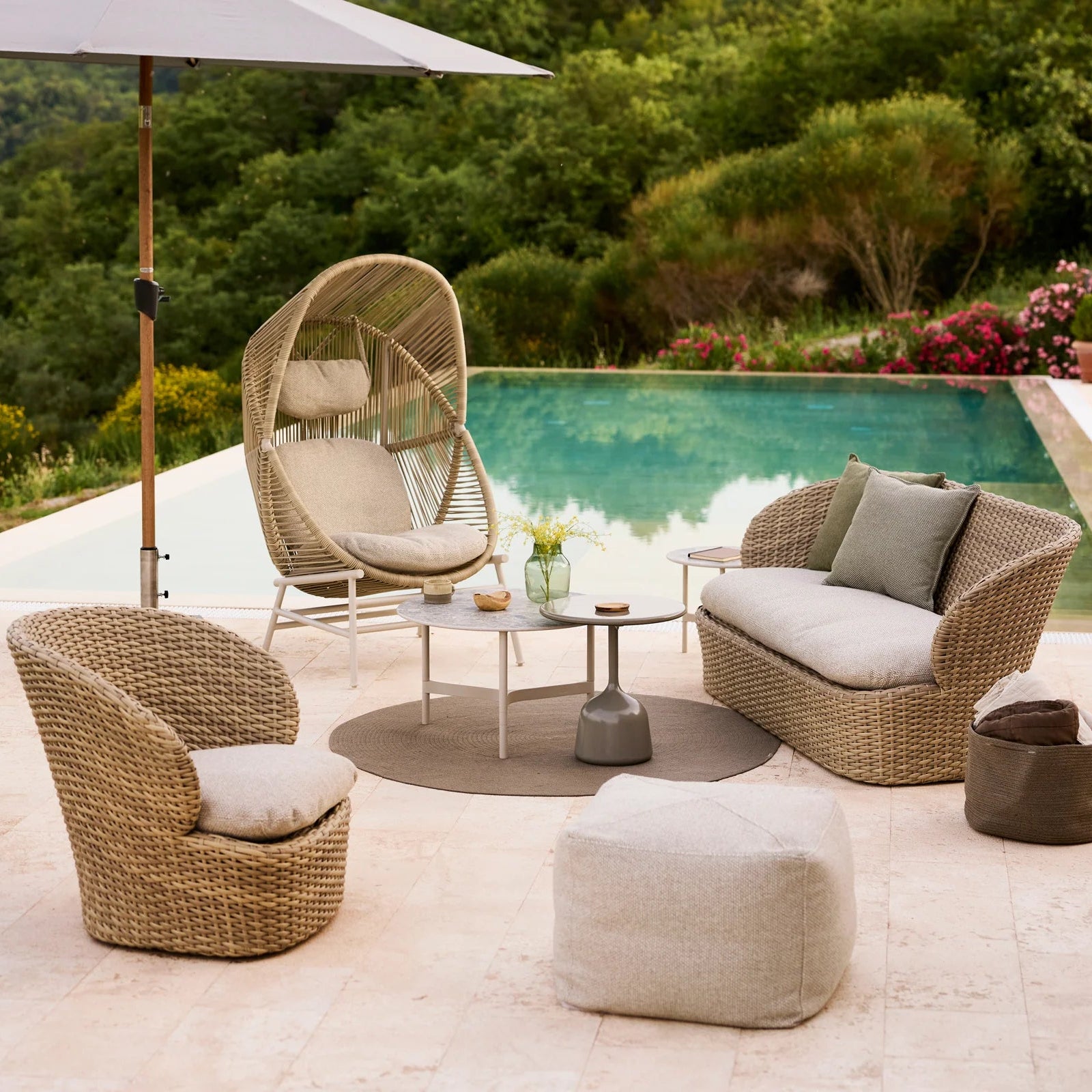 Coast Lounge Chair with Swivel