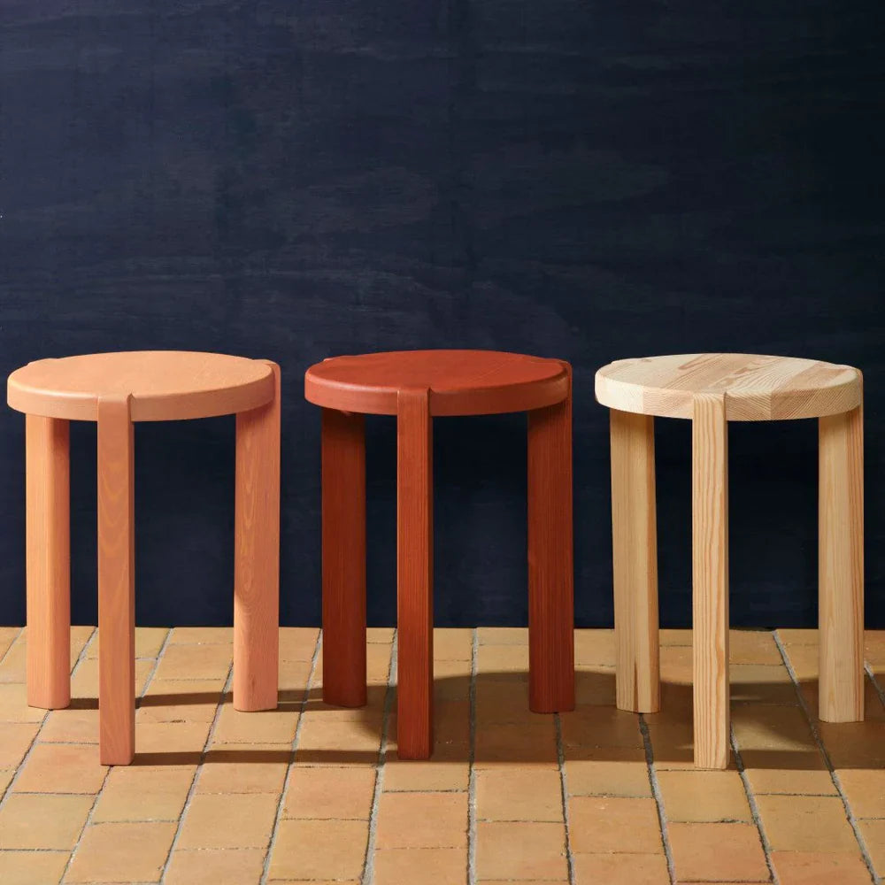 FDB Møbler Ragnesminde Sidetable in solid pine (carmine red), designed by Katrine Sander