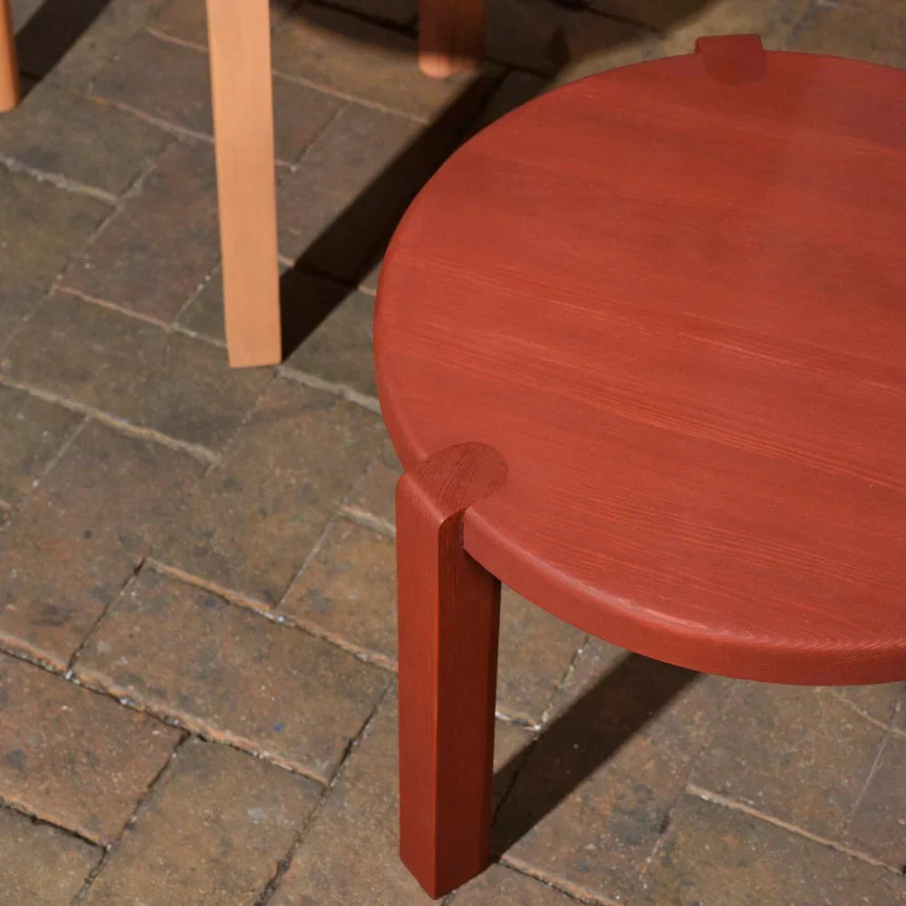 FDB Møbler Ragnesminde Coffee table in solid pine (carmine red), designed by Katrine Sander
