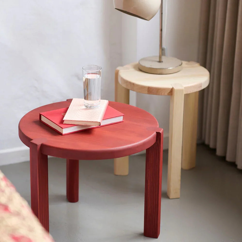 FDB Møbler Ragnesminde Coffee table in solid pine (carmine red), designed by Katrine Sander