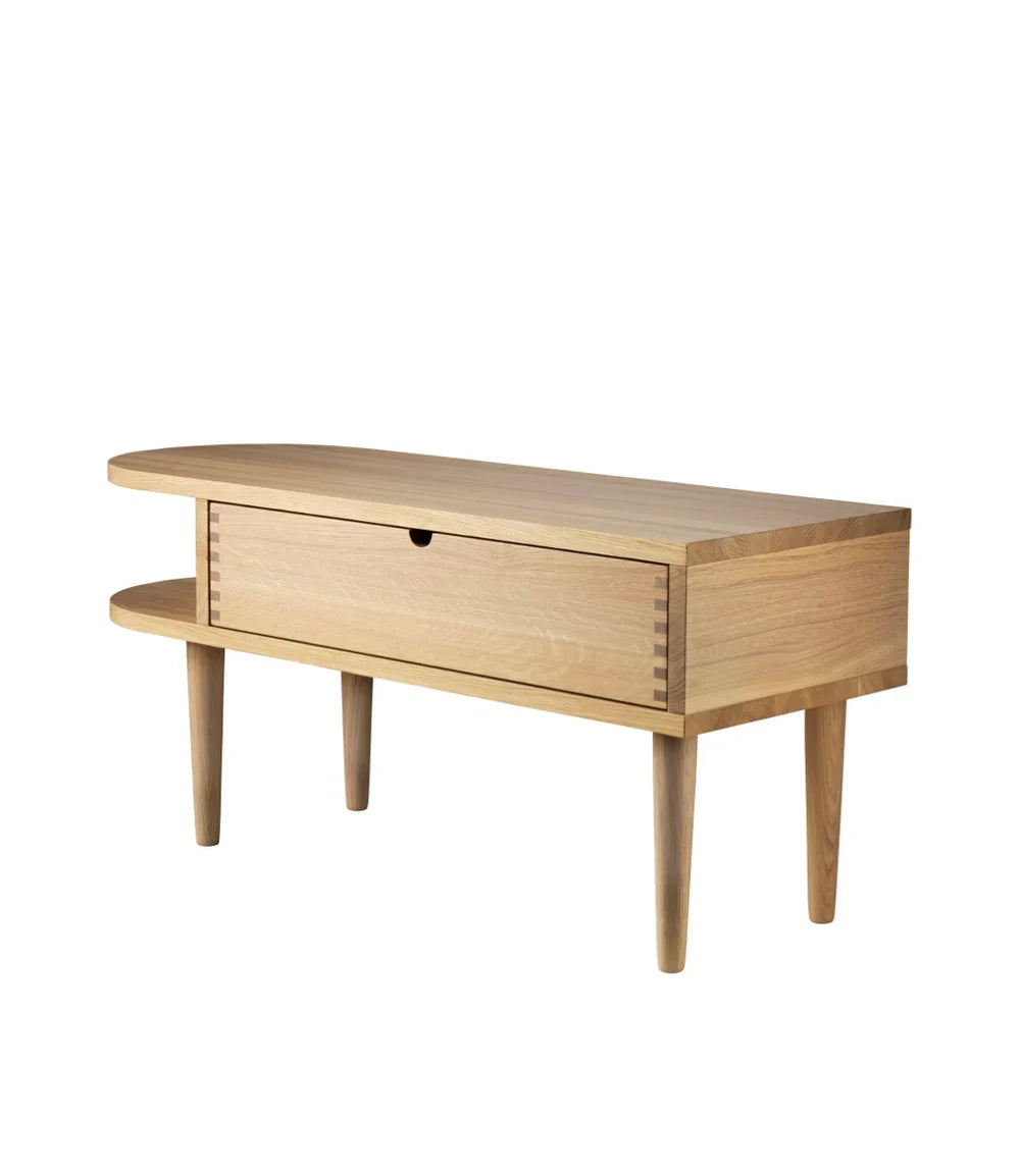 FDB Møbler Radius Bench, small in solid oak (black)