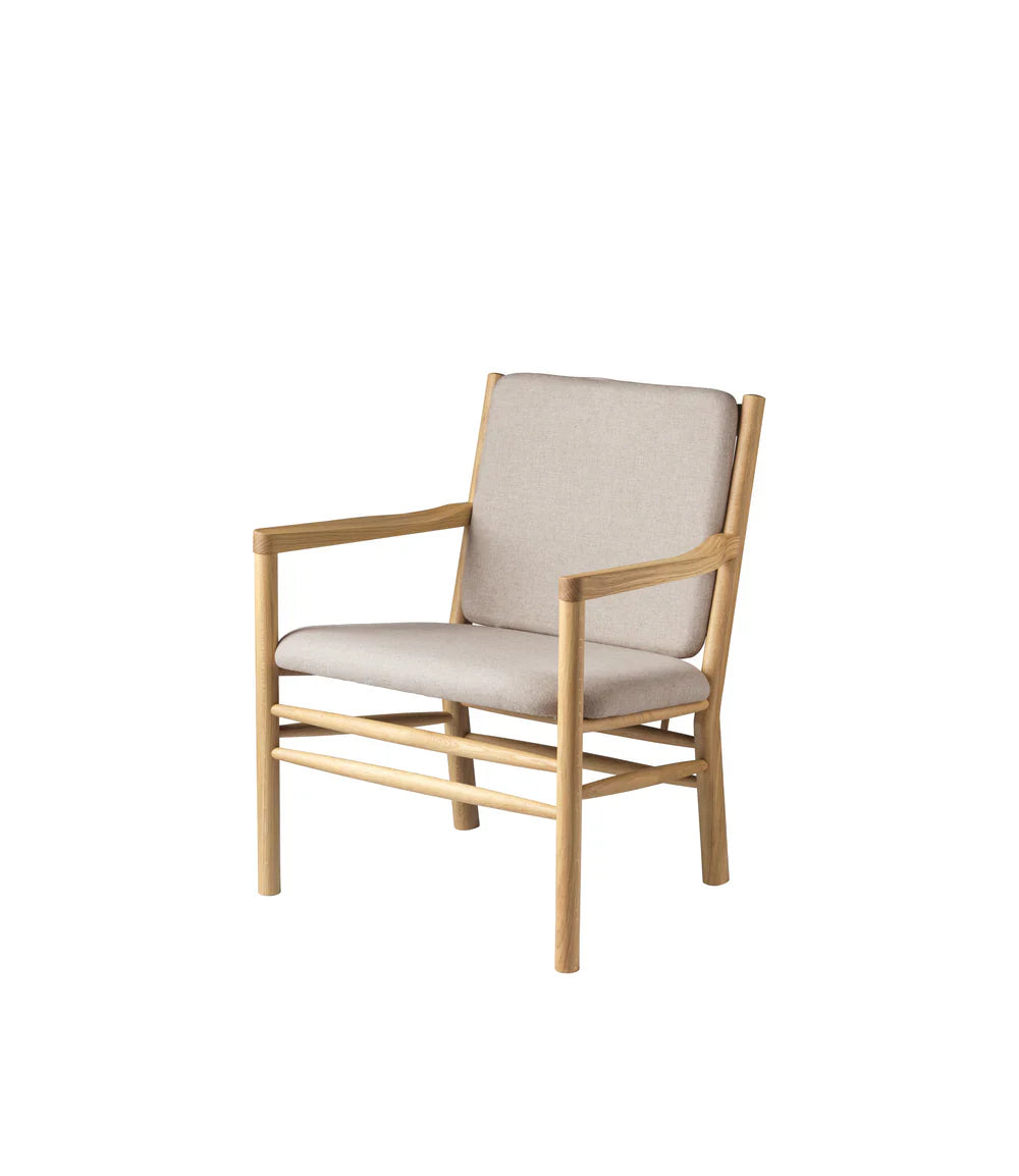 FDB Møbler Armchair in solid oak (beige), designed by Ole Jørgensen