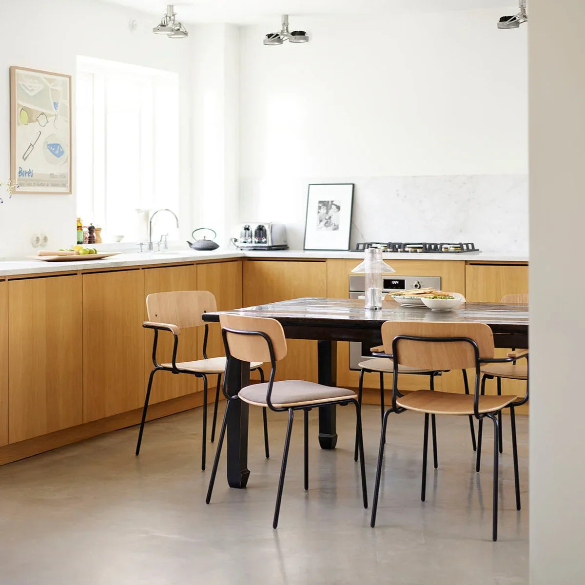 J182 Holmen Stackable Chair