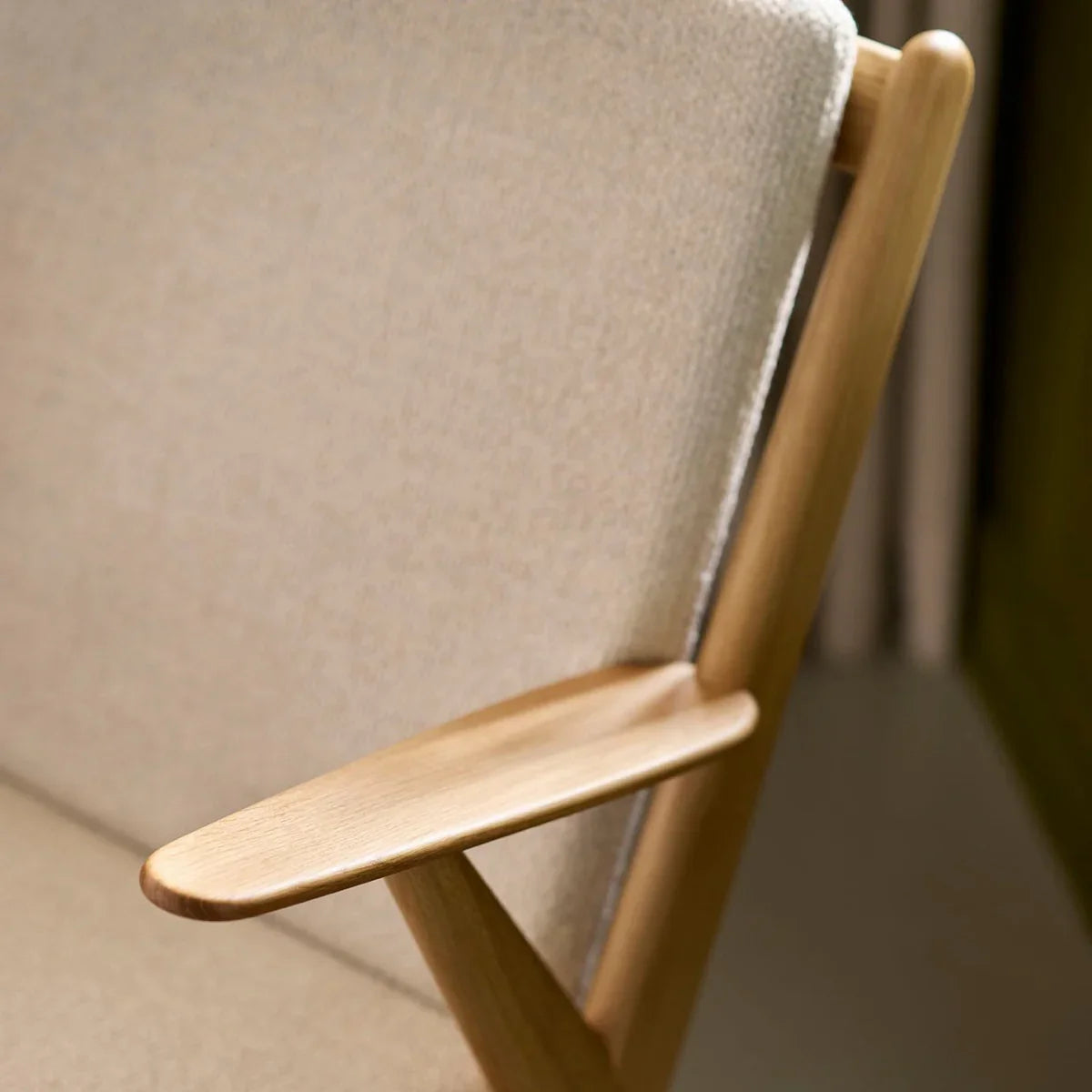 FDB Møbler J53 - Armchair Monza Beige in solid oak (armchair monza beige), designed by Poul M. Volther