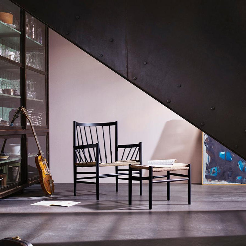 J82 Lounge Chair - Jet Black