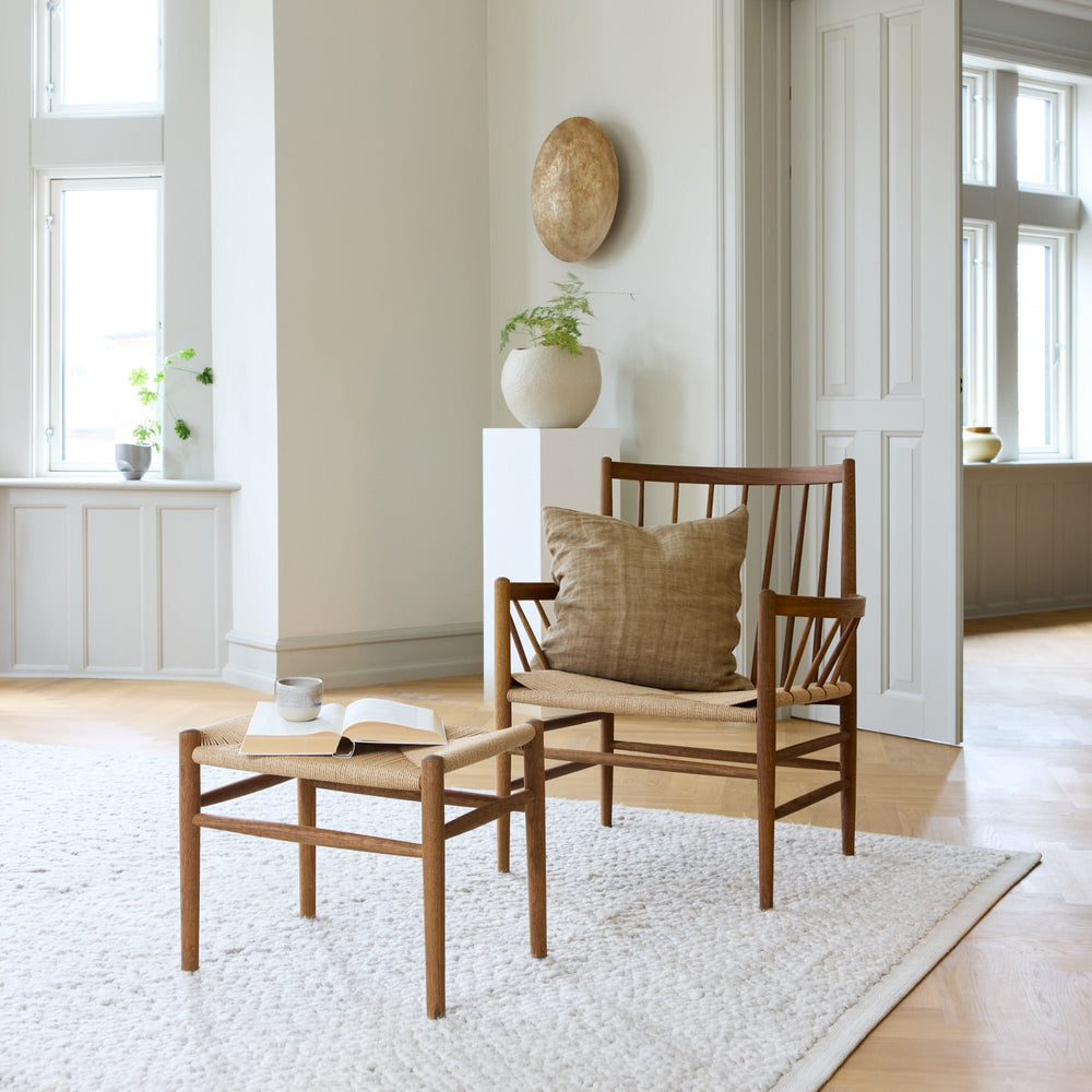 J82 Lounge Chair - Smoked Oak