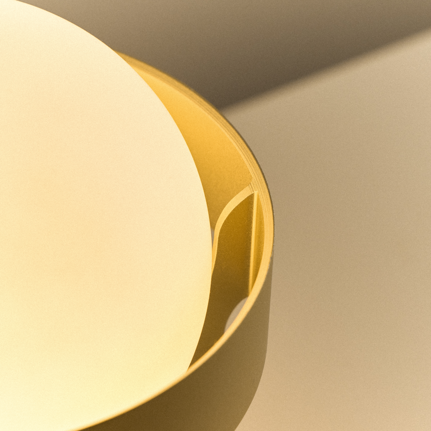 Loop Table Lamp in Gold, detail 1