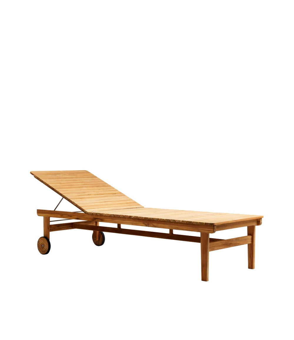 FDB Møbler Sammen Sun Lounger in natural, designed by Thomas Alken