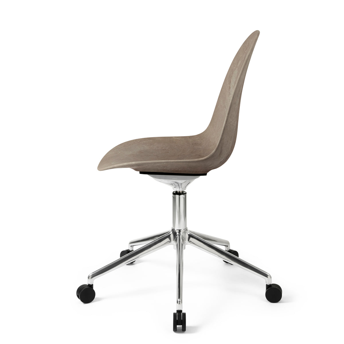 Mater Eternity Swivel Chair with Wheels in Coffee Waste Light, Matek shell on a recycled aluminum base