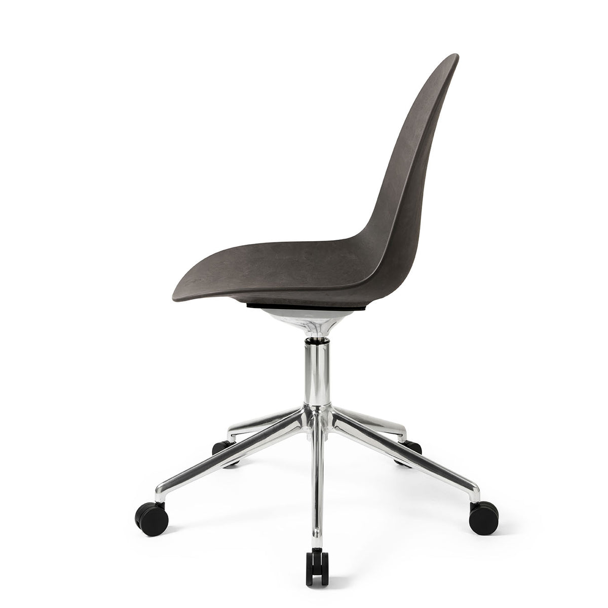 Mater Eternity Swivel Chair with Wheels in Coffee Waste Black, Matek shell on a recycled aluminum base